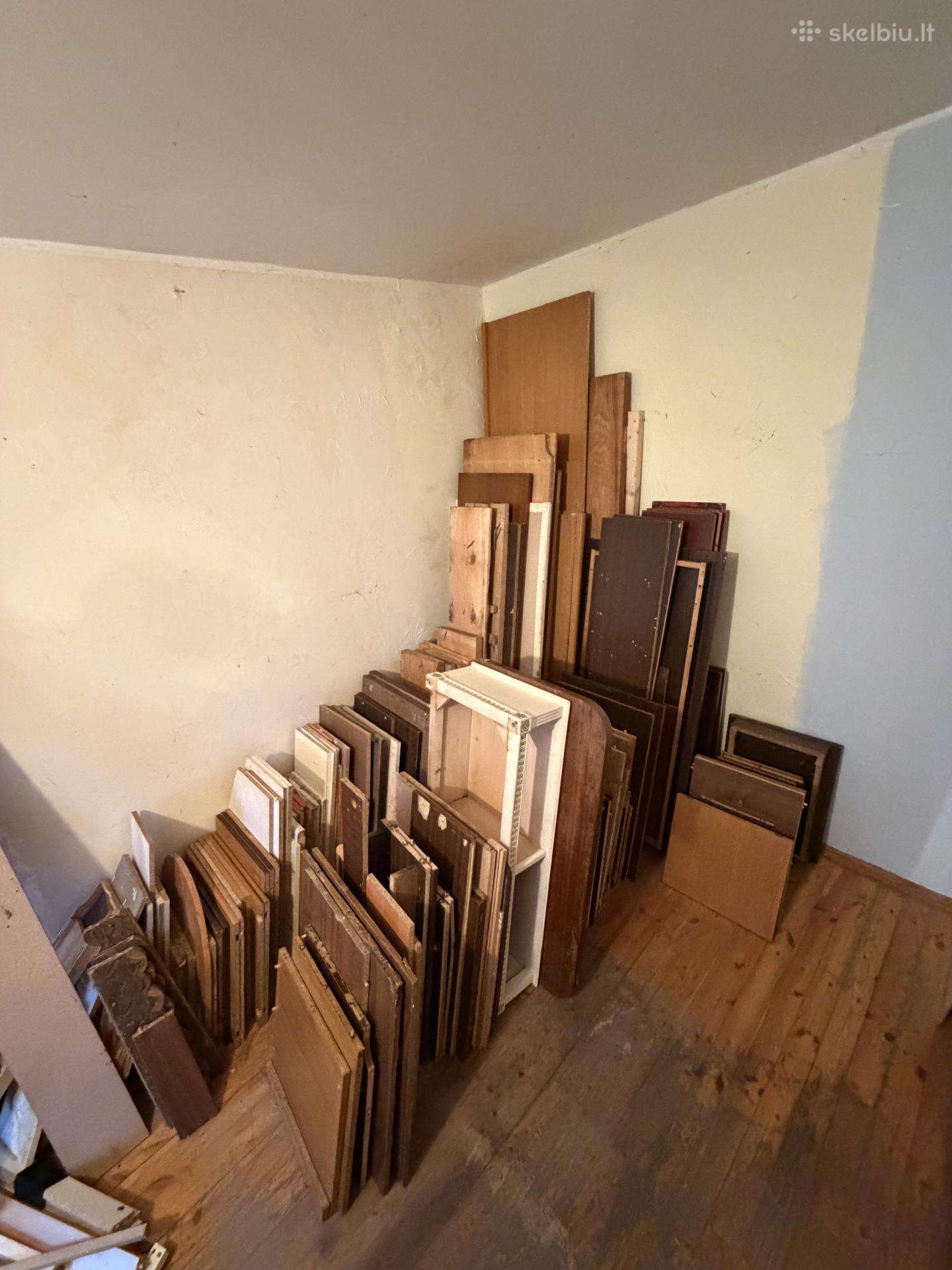 Dovanoju baldines plokštes, medieną