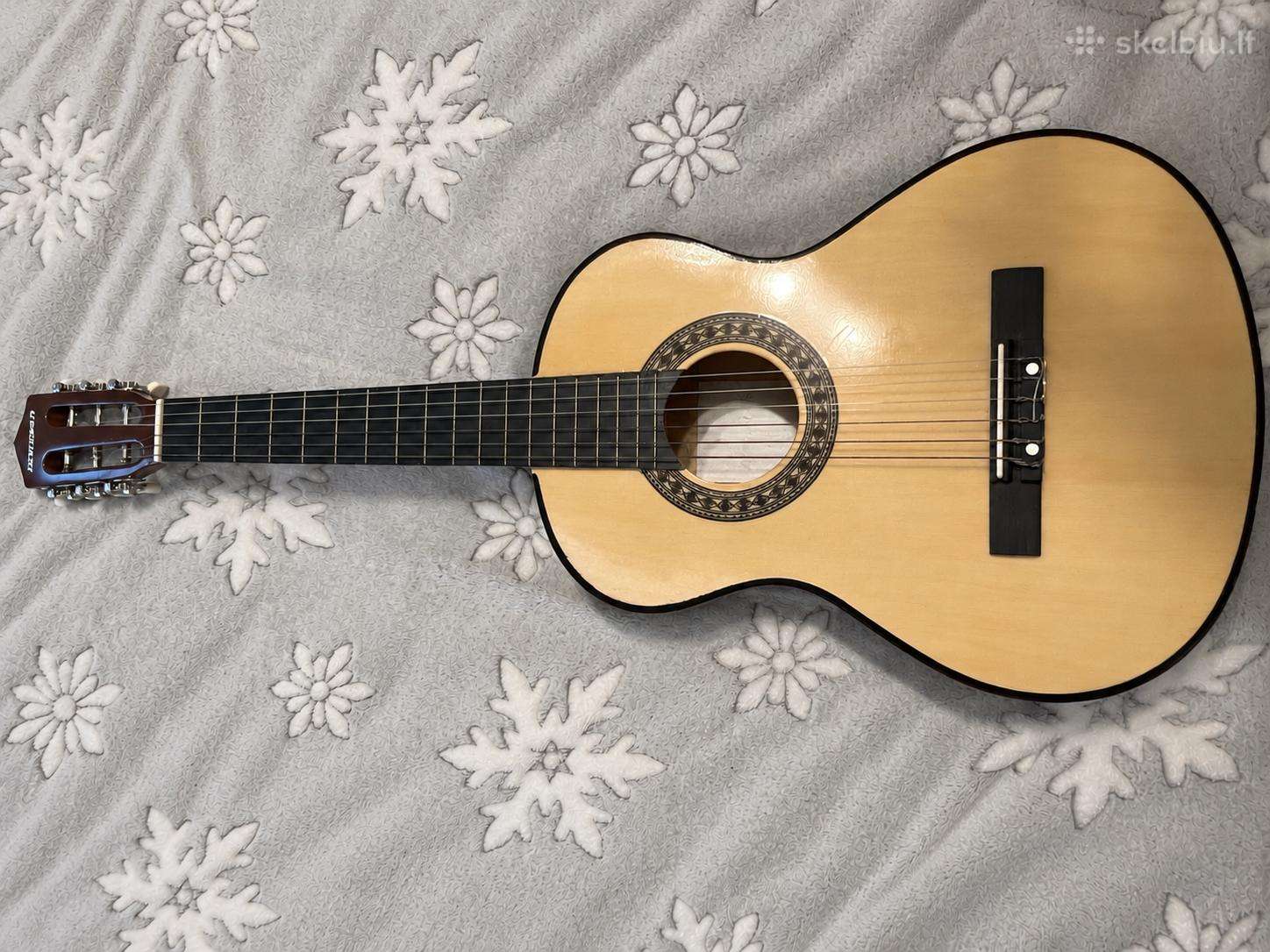 Geros būklės klasikinė gitara