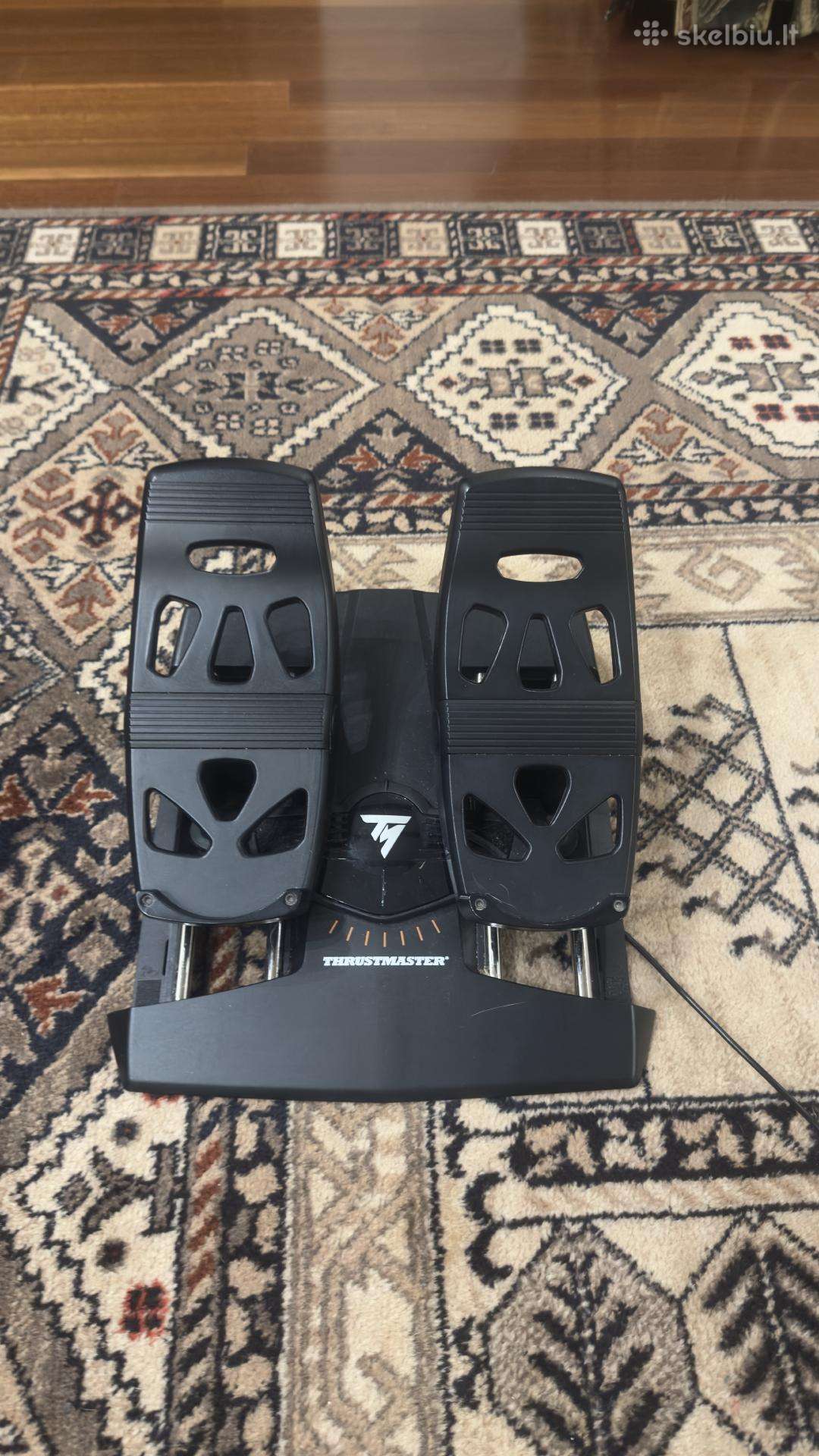 Thrustmaster skrydžio simuliatoriaus komplektas