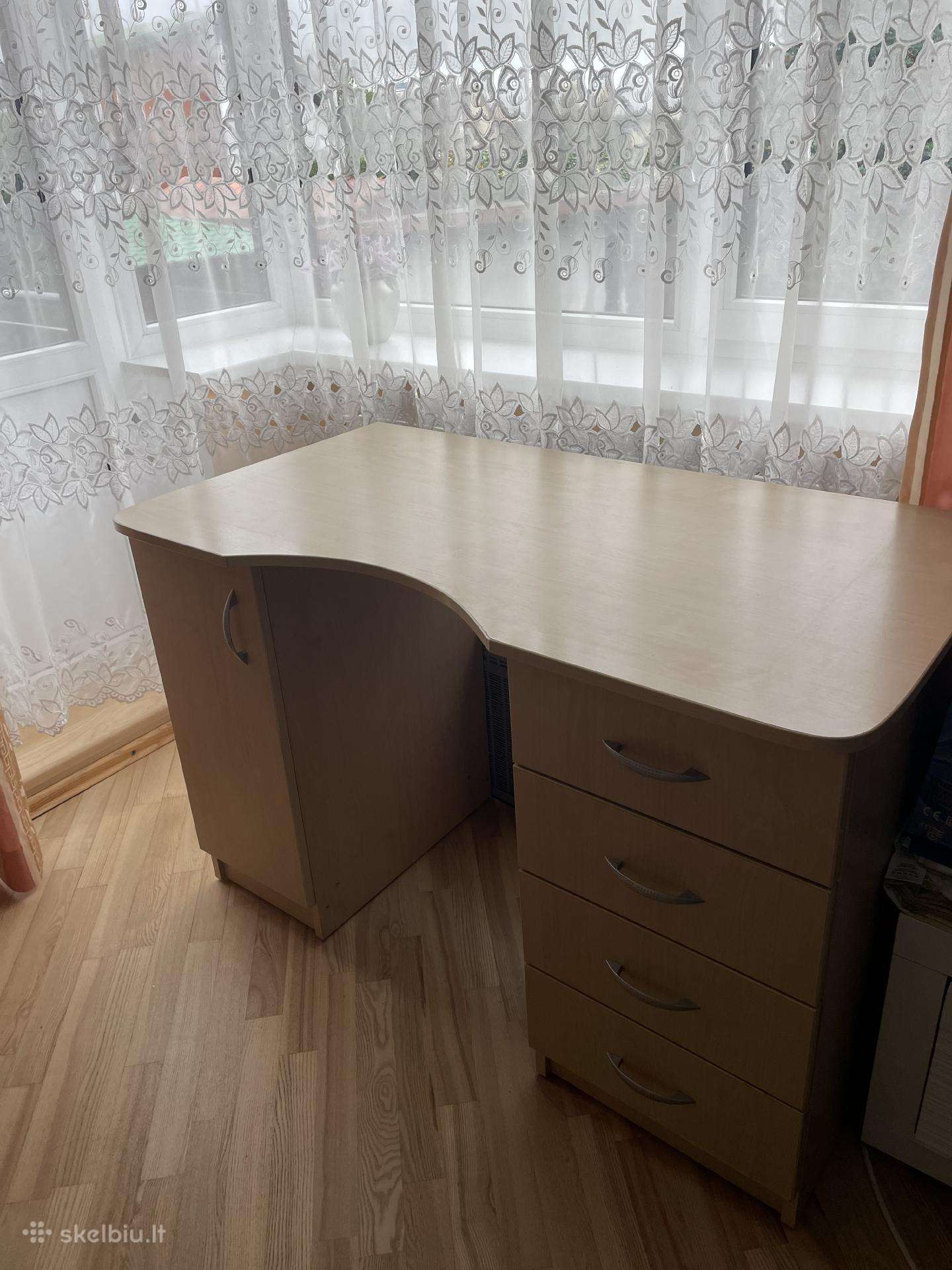 Rašomas stalas