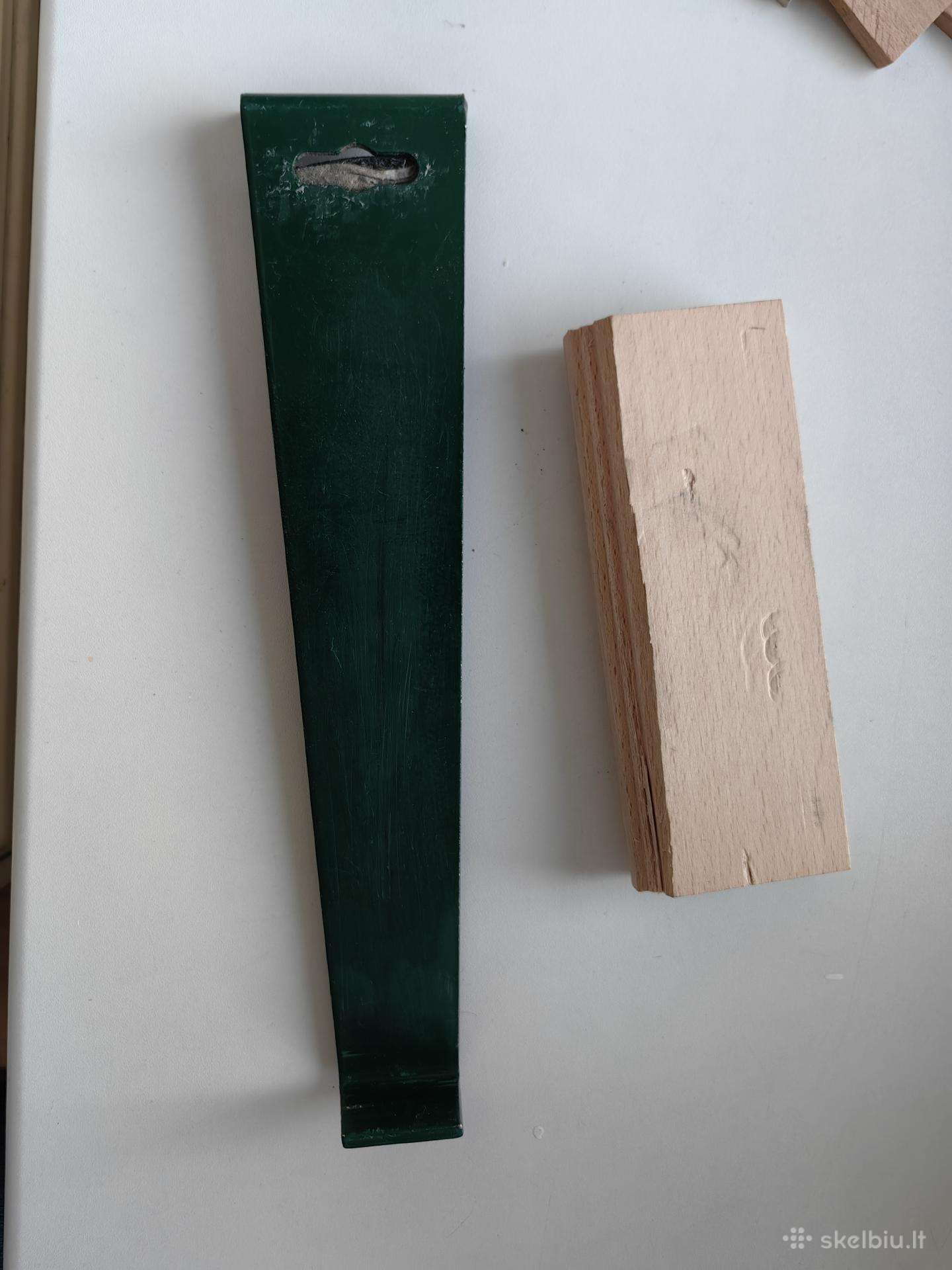Įrankis laminato parketo dėjimui