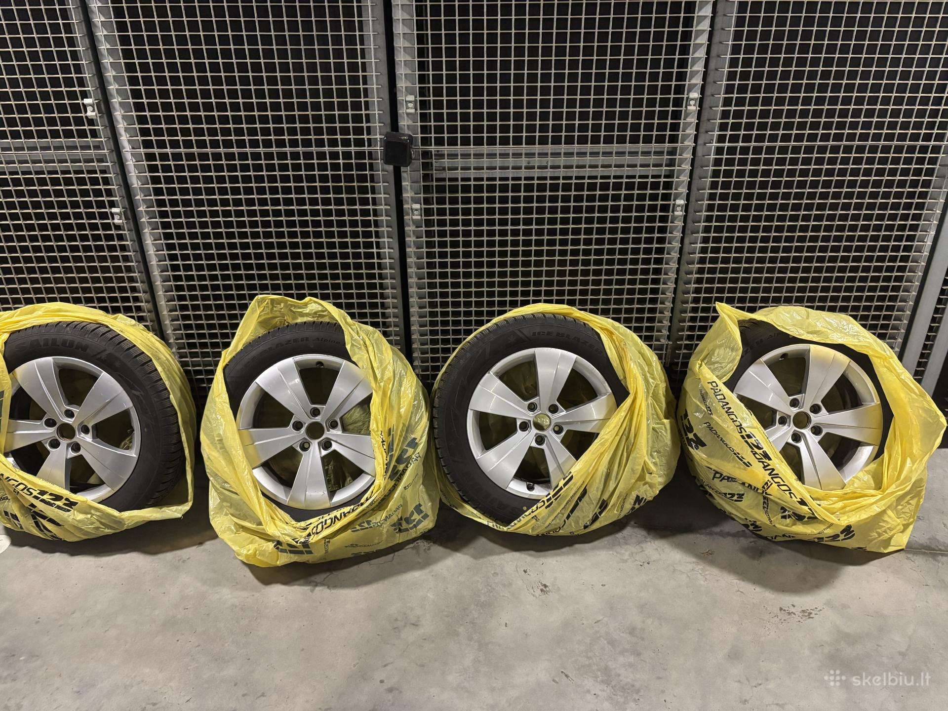 R17 ratlankiai su žieminėm apyn. padangos