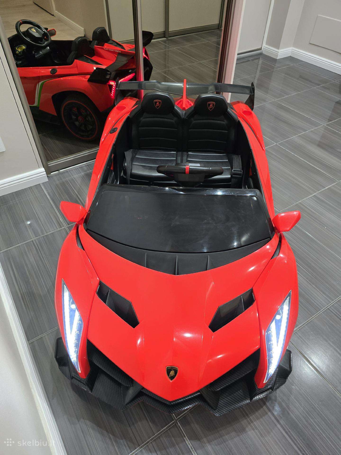 Elektrinis Lamborghini Veneno.