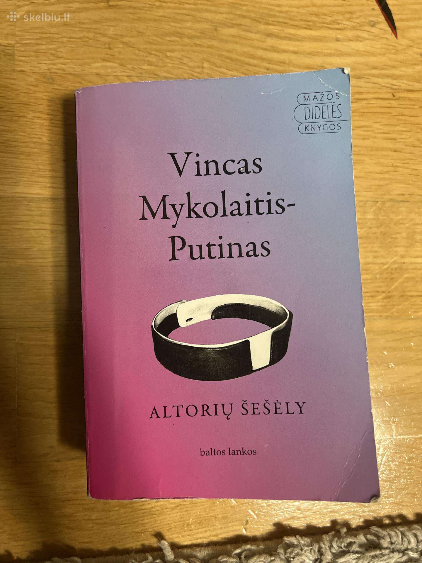 Altorių šešėly