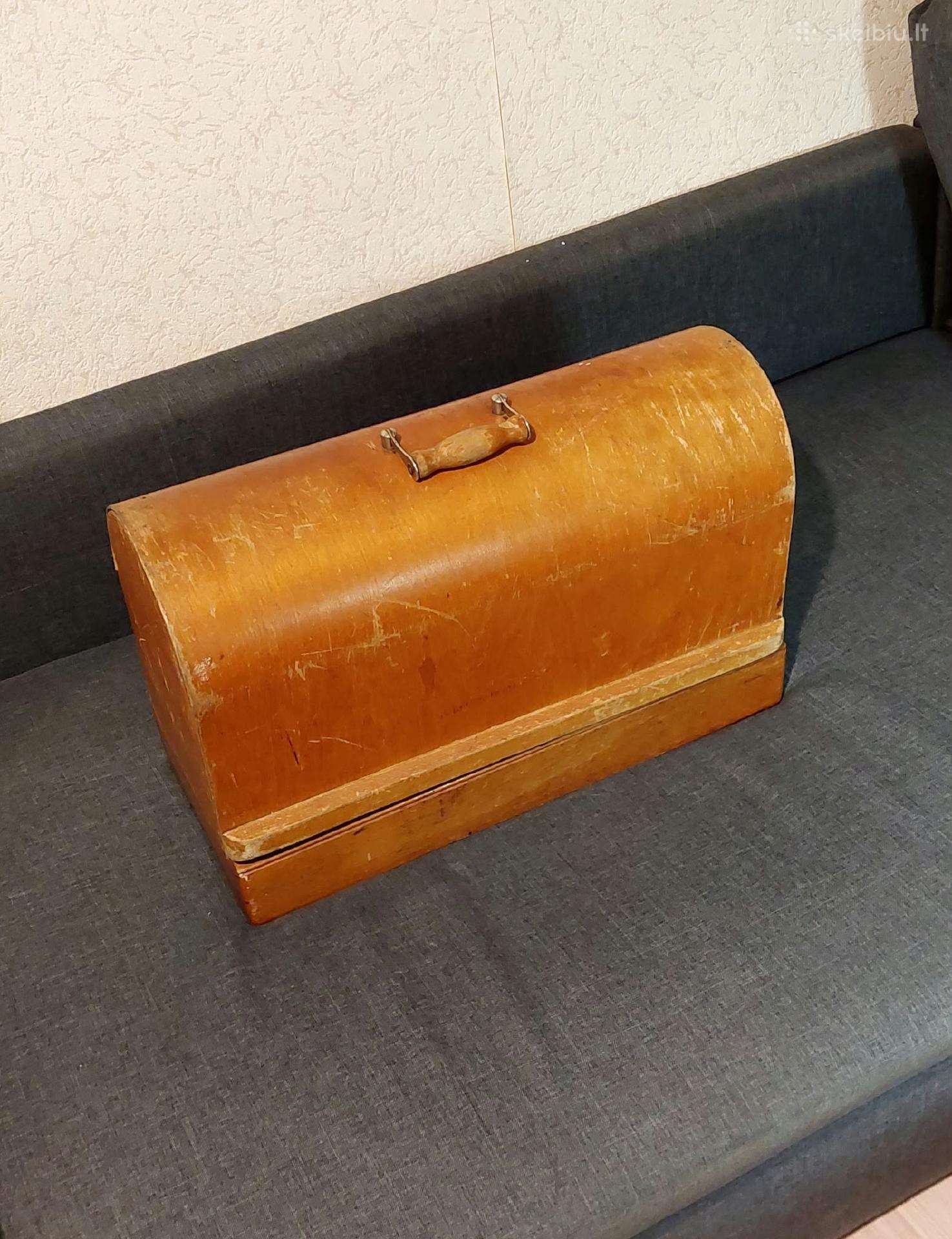 Neužmušama siuvimo mašina Pmz-2m. Kaina 10€.