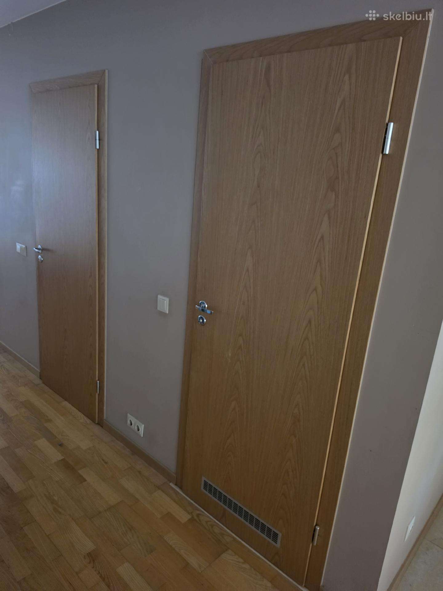 Naudotos vidaus durys su stakta ir apvadais