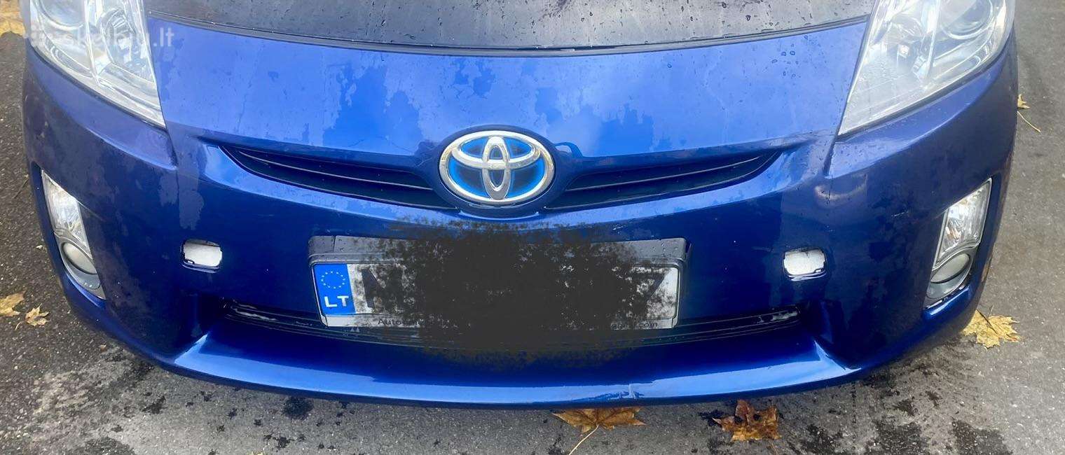 Toyota prius 2011 priekinis bamperis