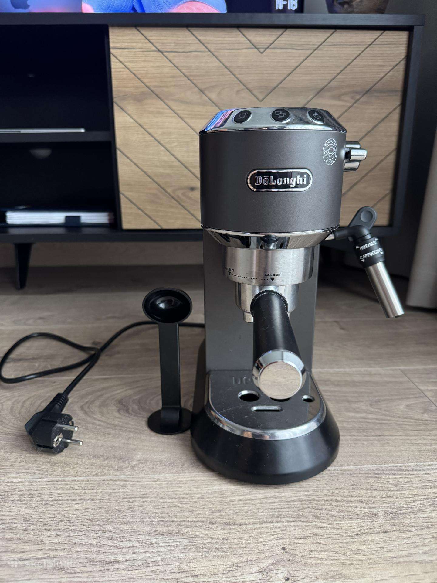Pusiau automatinis kavos aparatas Delonghi Dedica