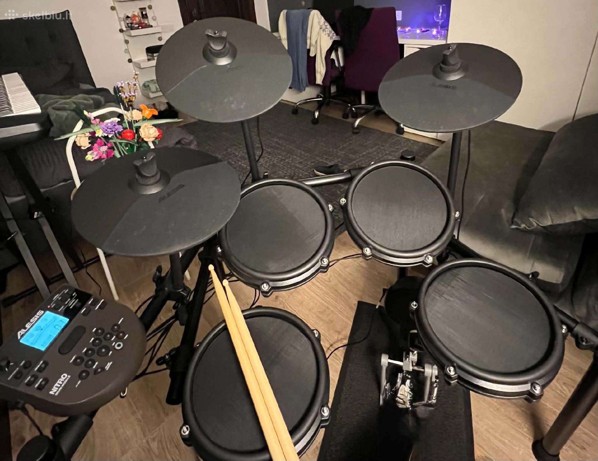 Alesis Nitro Mesh Kit elektroniniai būgnai + kėdė