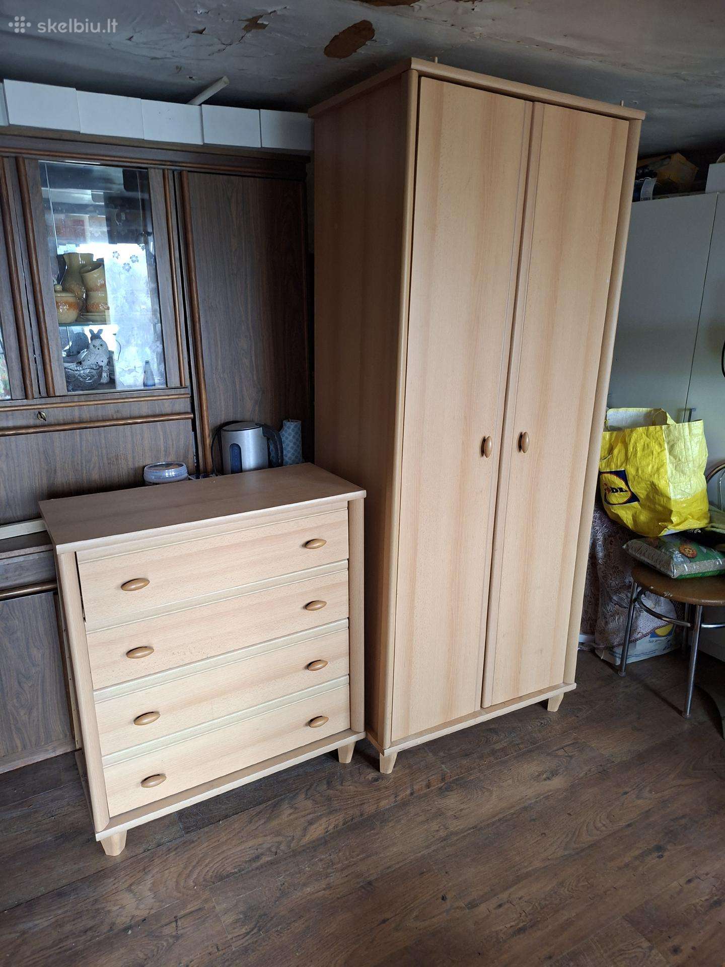 Spinta kabinti rubam ir komoda kartu