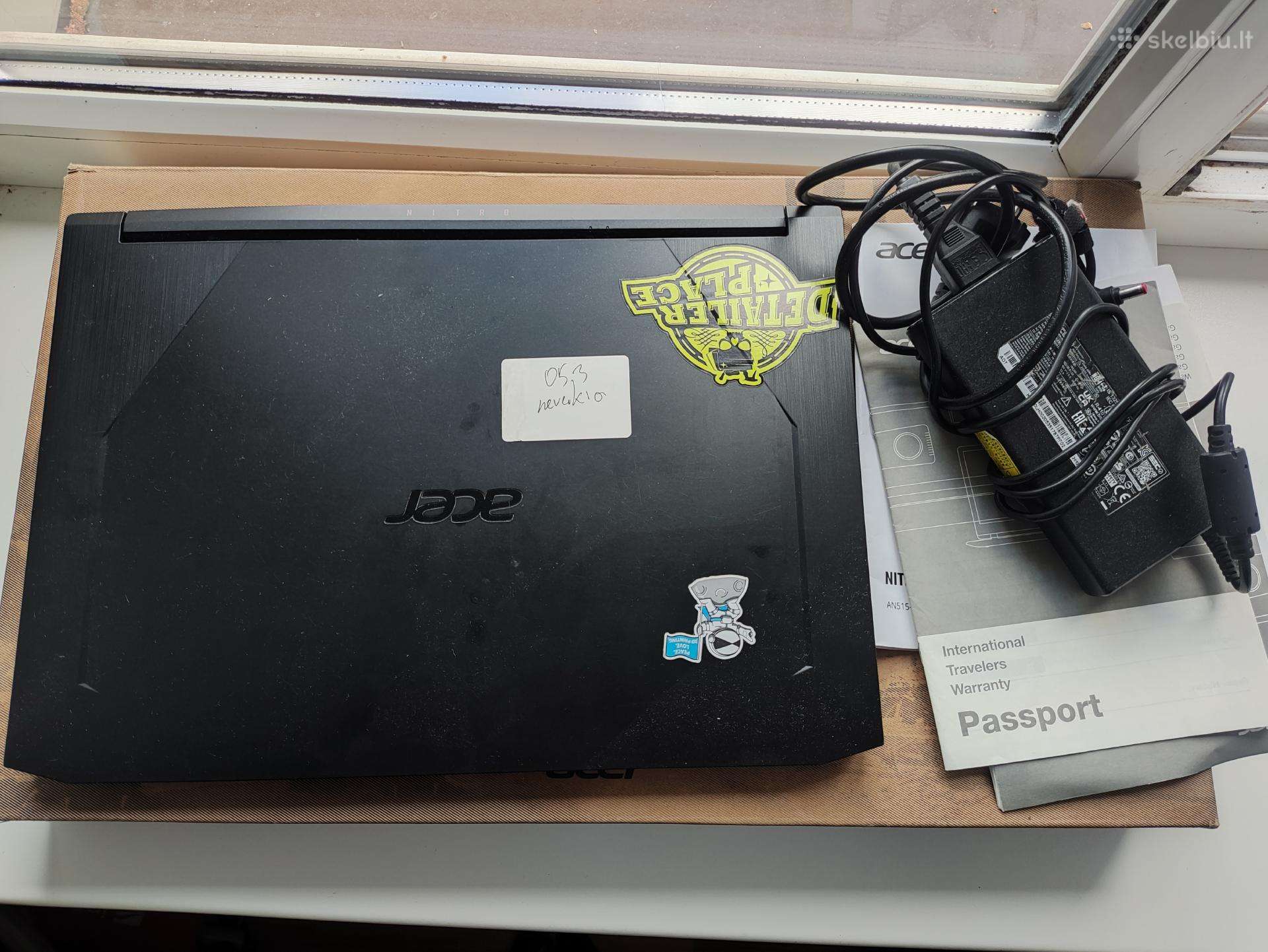 Acer Nitro 5 su defektais