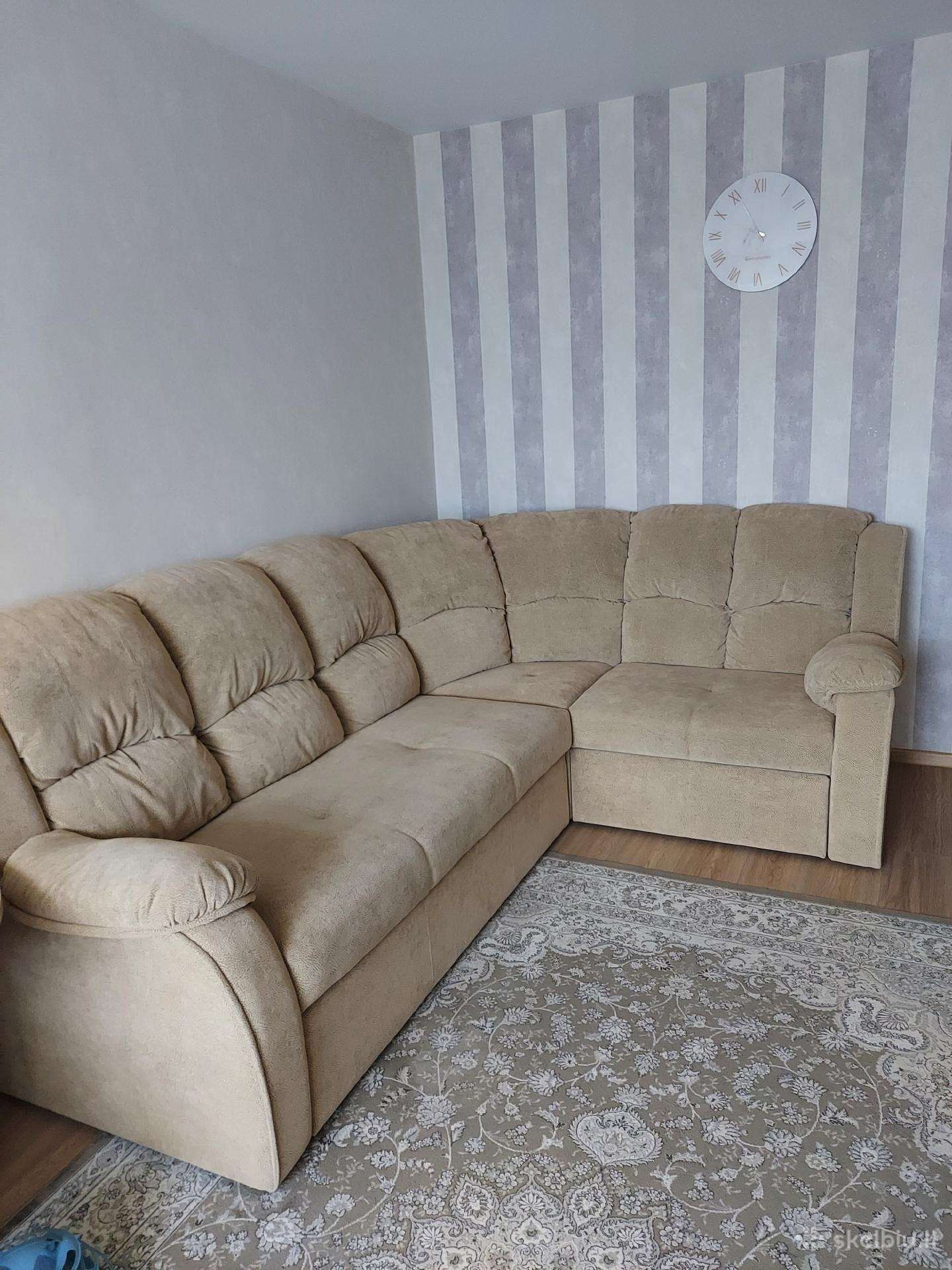 Parduodamas minkštas kampas ir dvivietė sofa.
