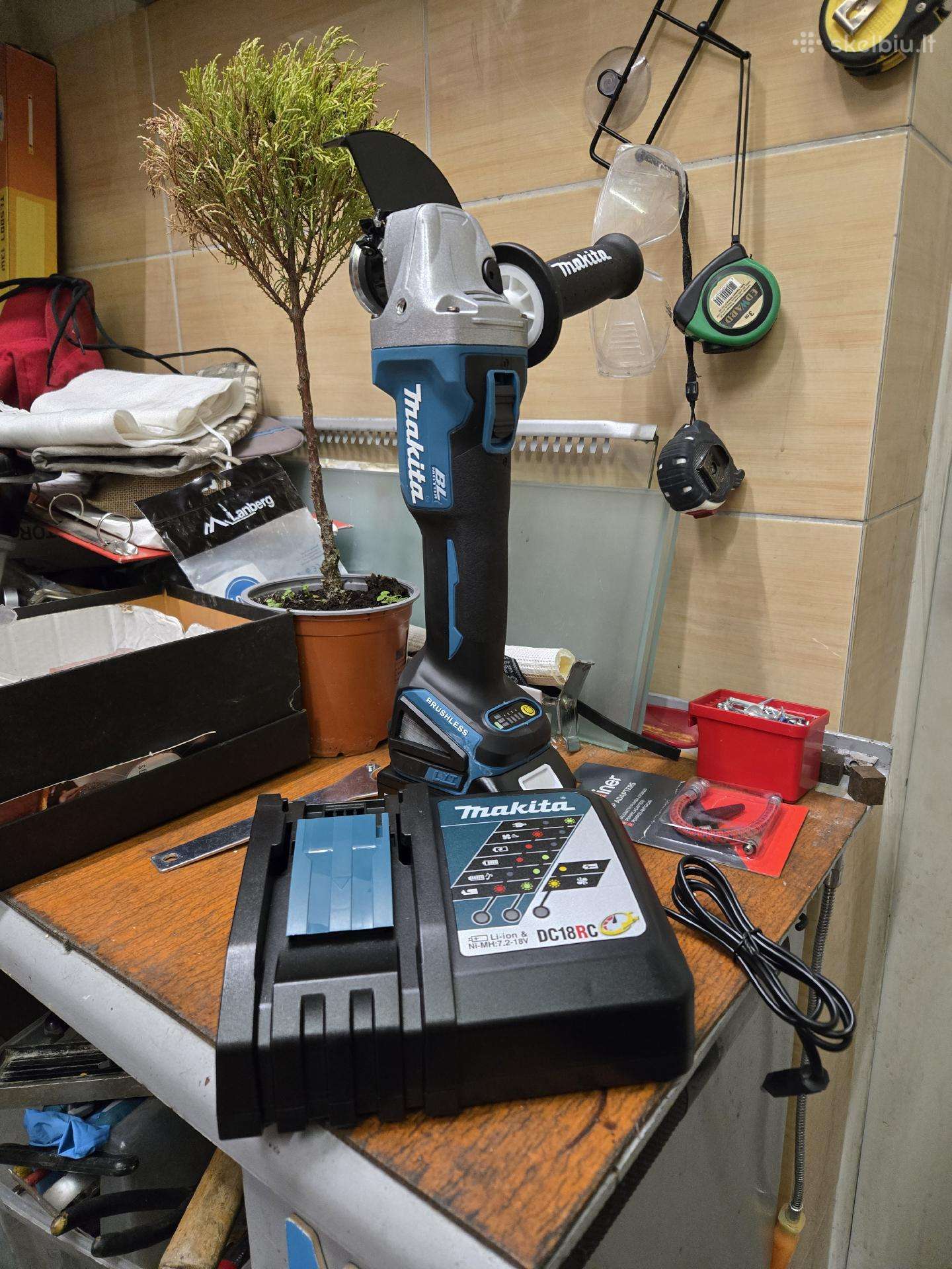 Makita Dga404 kampinis šlifuoklis (bulgarkė)