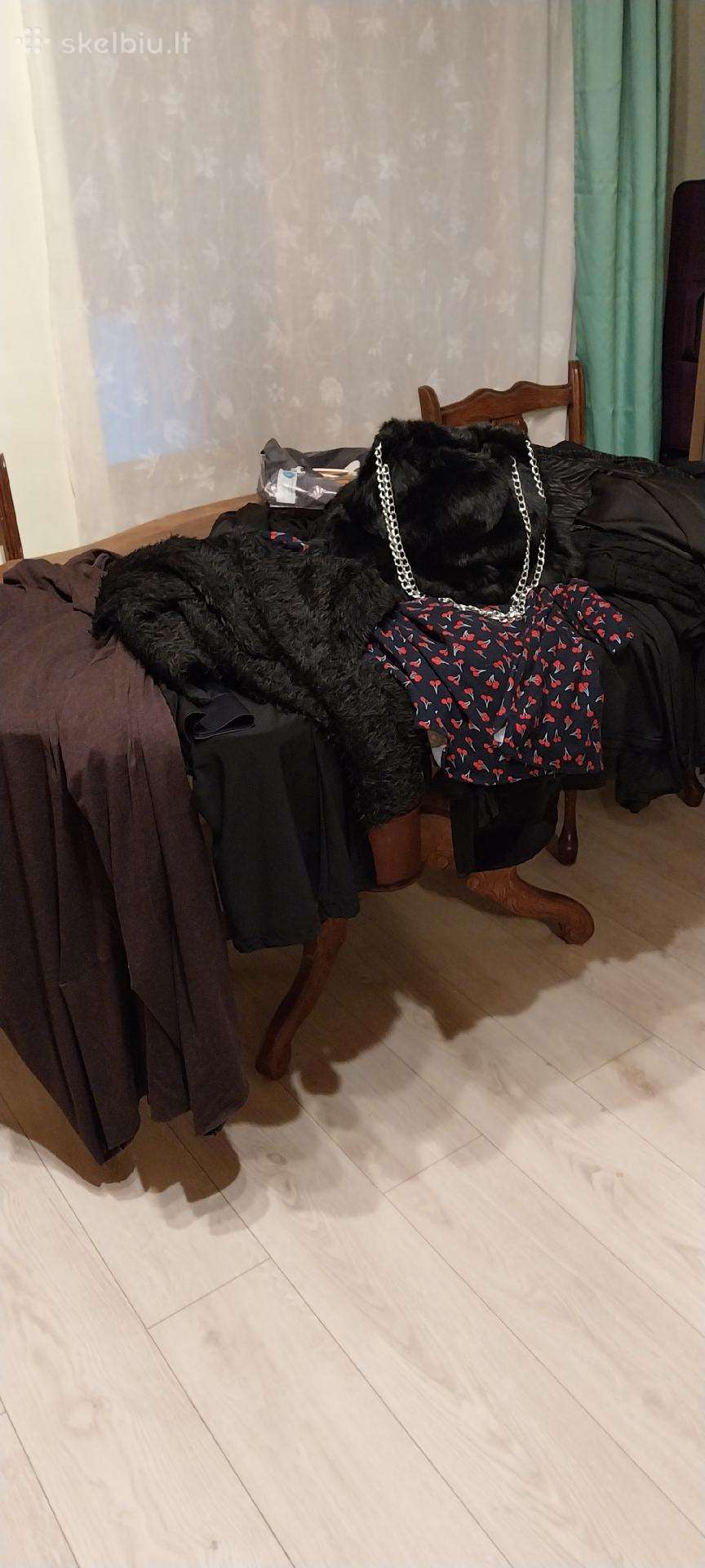 Dovanoju drabužius L-XL