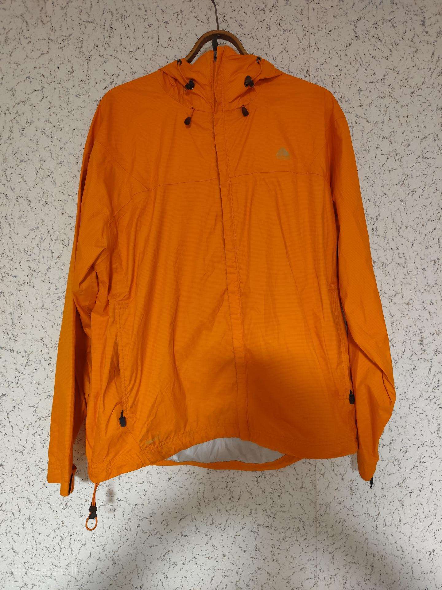 Nike Acg oranžinė striukė nuo lietaus / vėjo