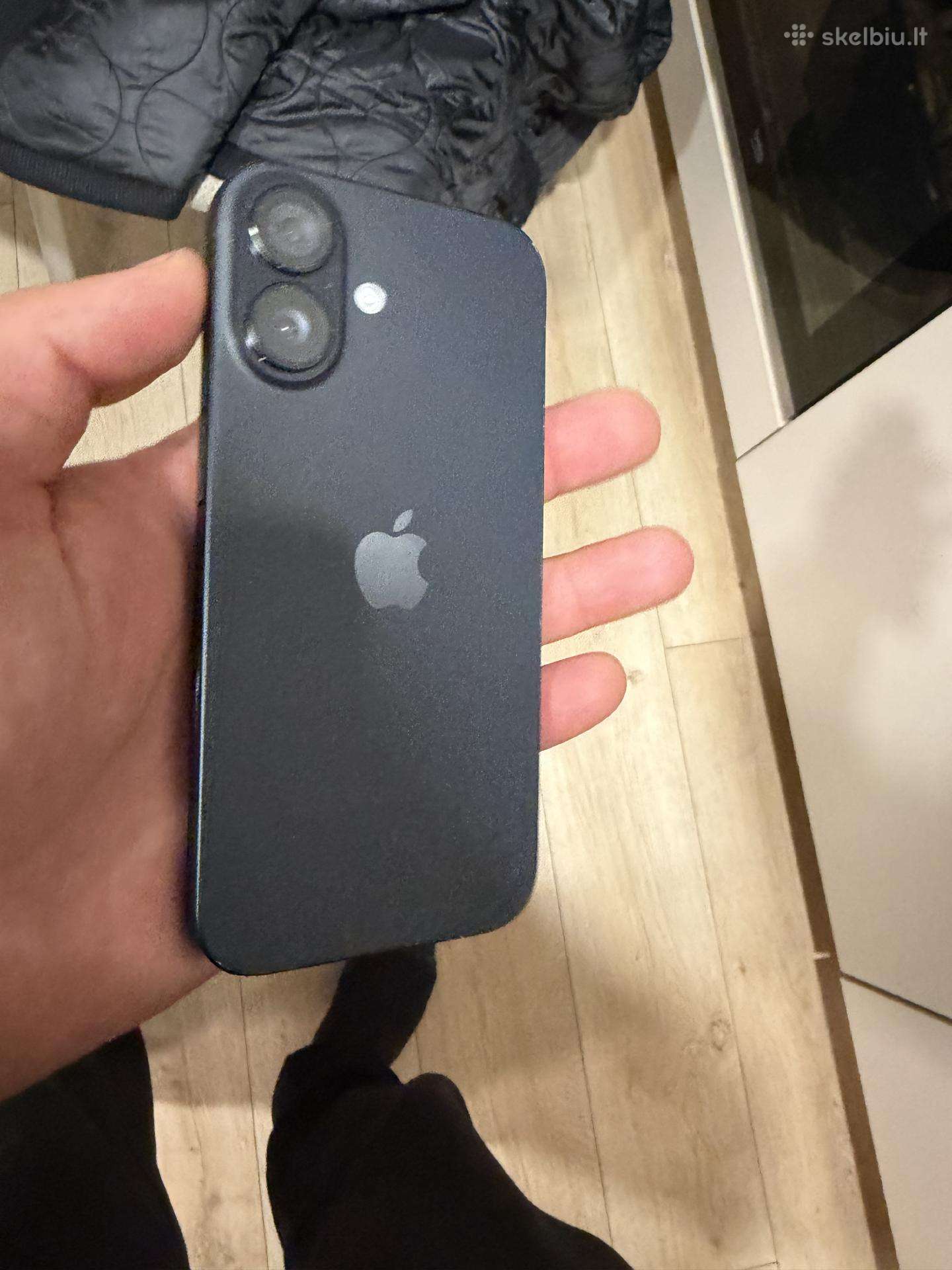 iPhone 16