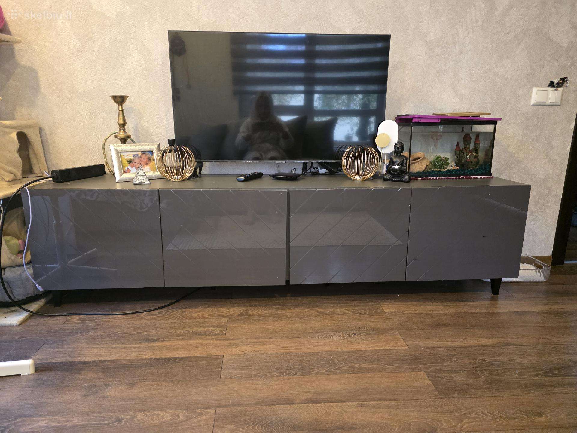 TV staliukas