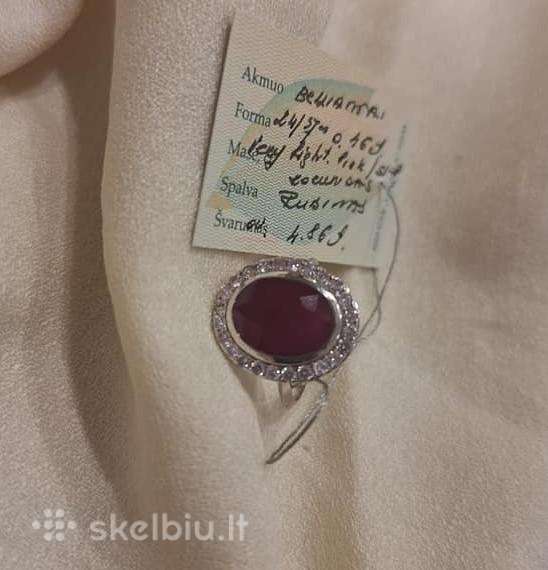 Aukso žiedas su nekaitintu rubinu (4,68ct)