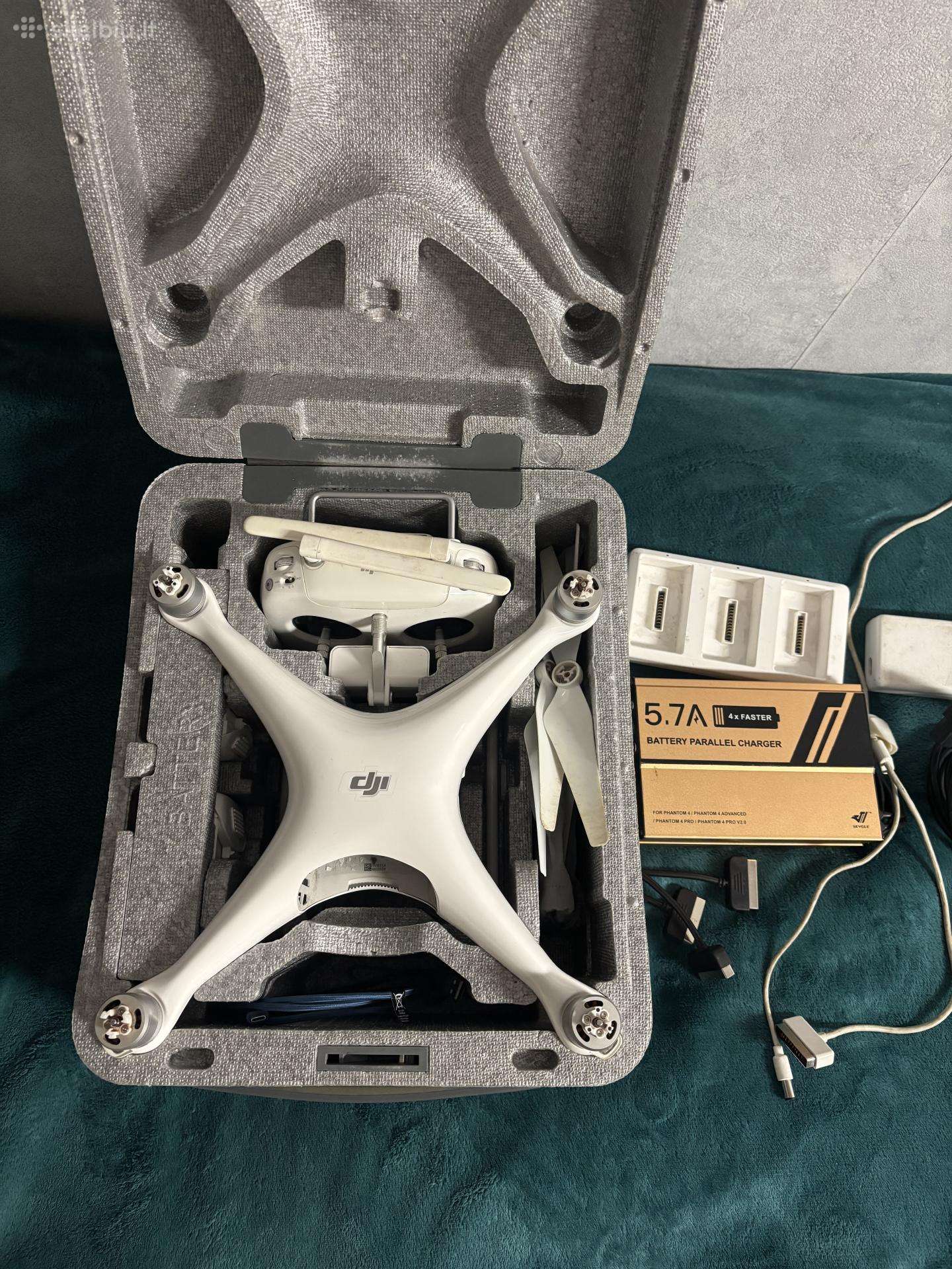 Dronas Dji Phantom 4 Pro su priedais