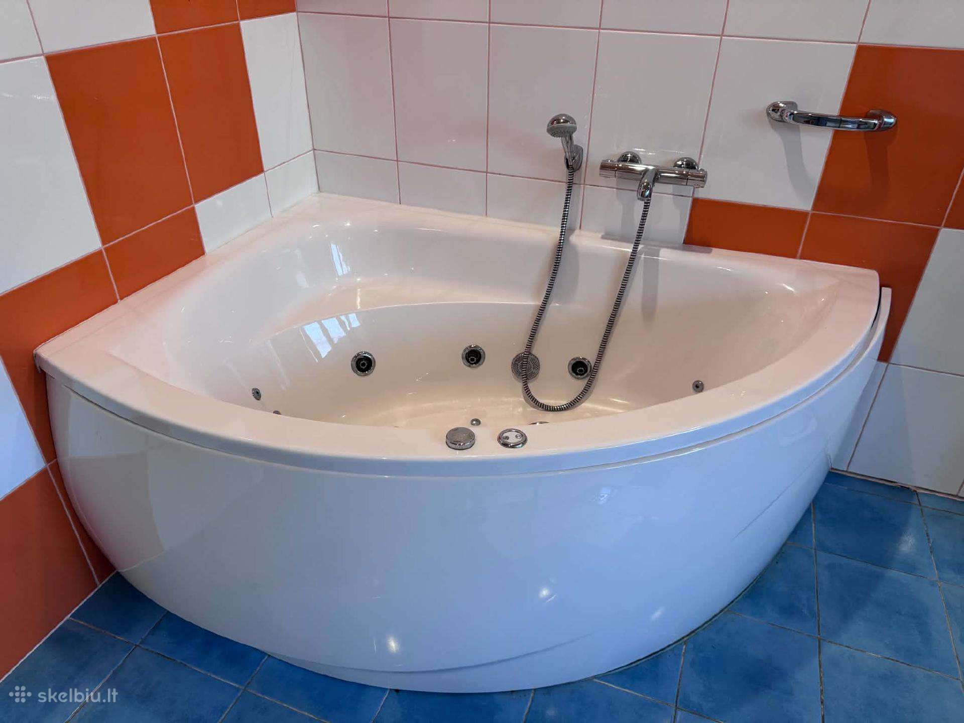 Parduodama erdvi hidromasažinė Jacuzzi vonia – pui
