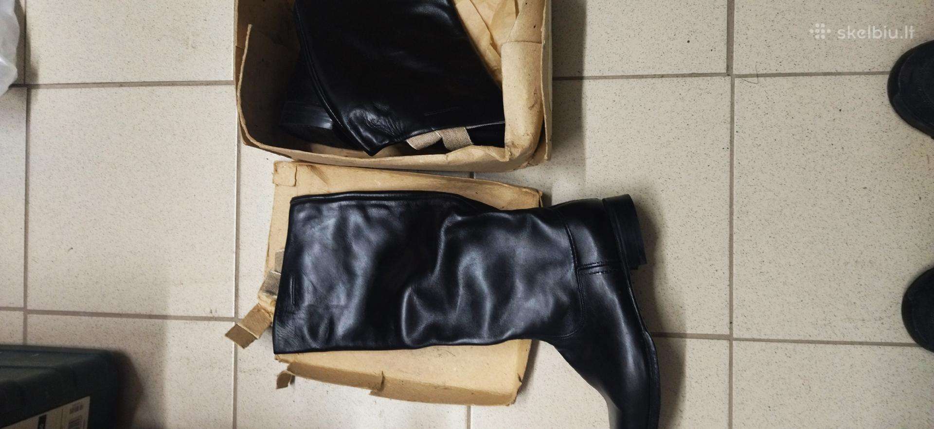 Parduodami originalūs sovietinio laikotarpio karin