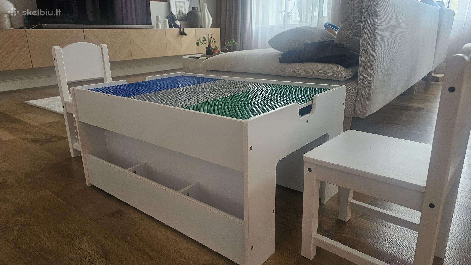 Parduodamas Lego staliukas ir 2 Ikea kėdutės