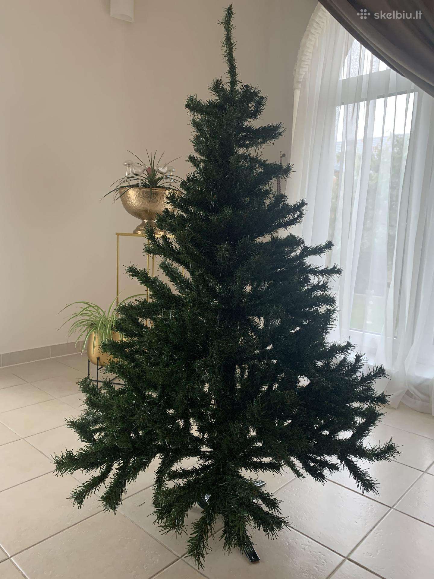Dirbtinė tanki kalėdinė eglė 140cm