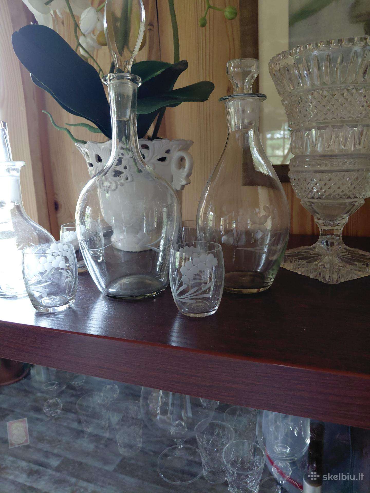 3 senoviniai grafinai
