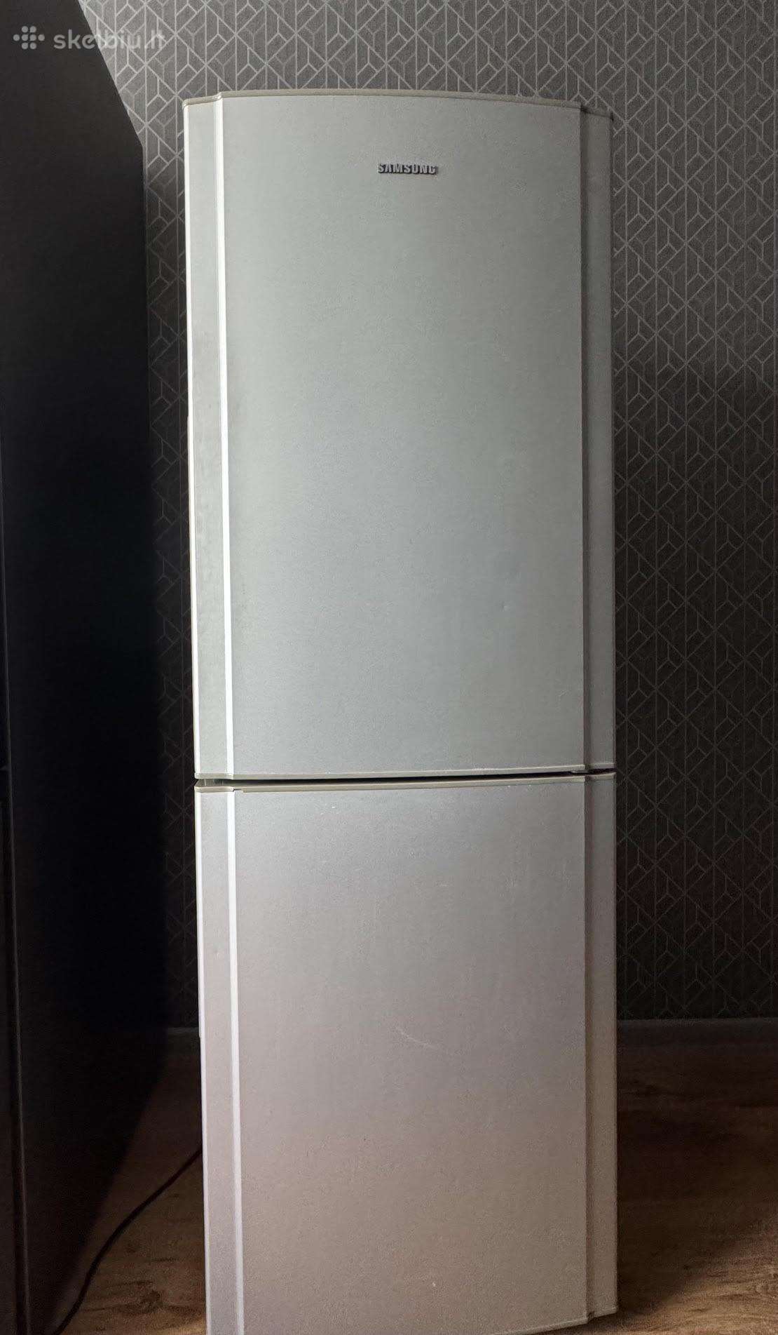 Šaldytuvas su šaldikliu Samsung