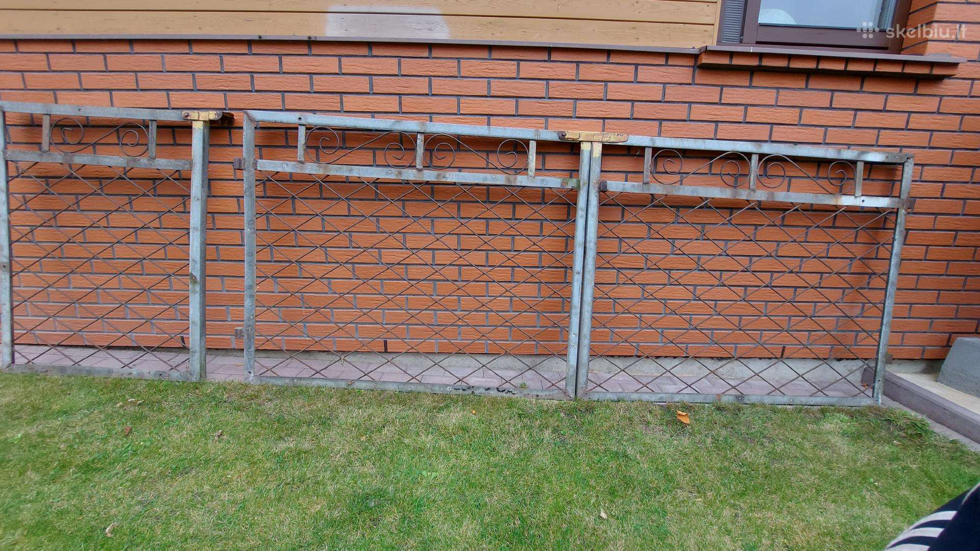 Kiemo vartai varteliais ir stulpais