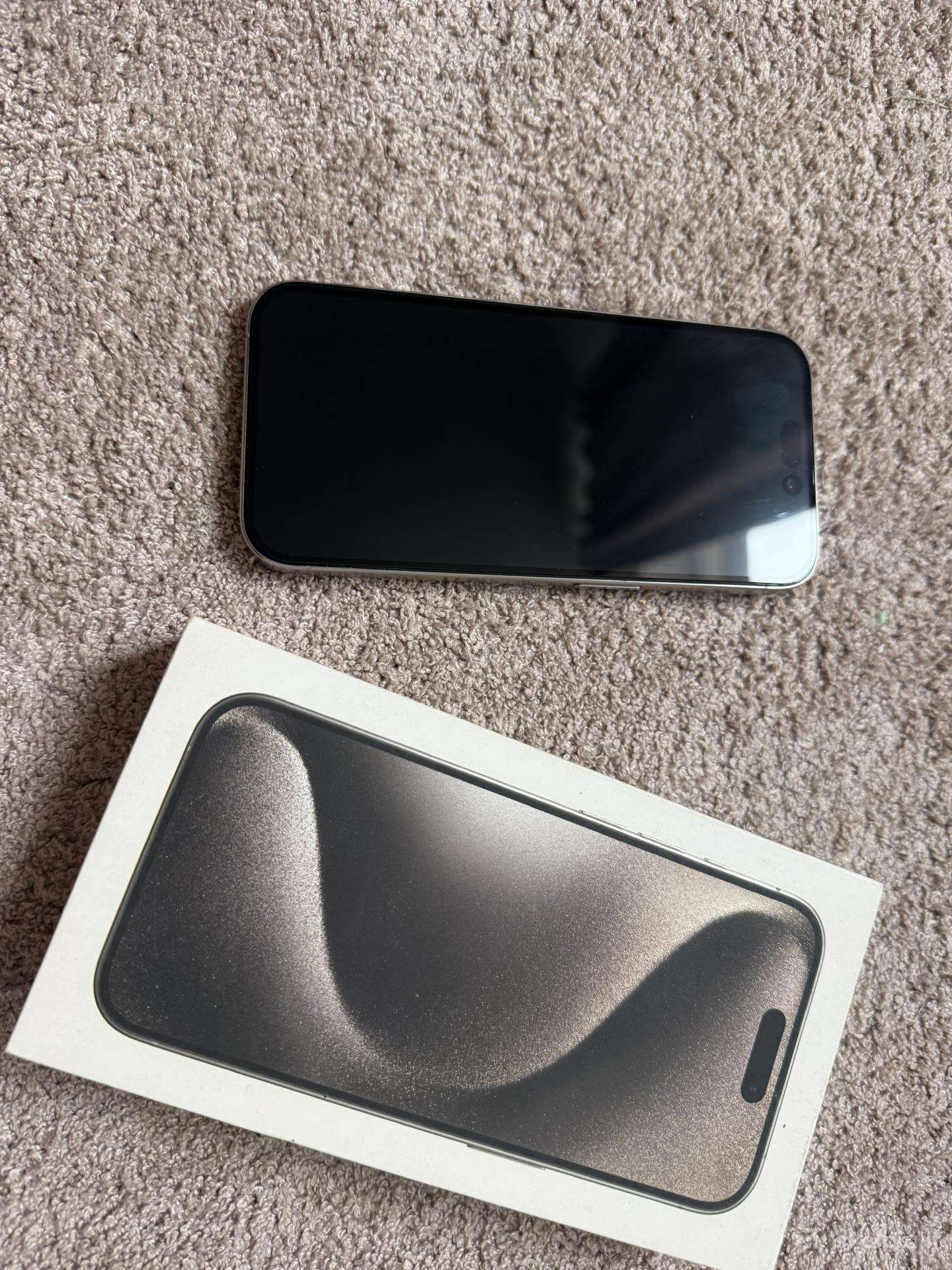 iPhone 15 pro 128gb