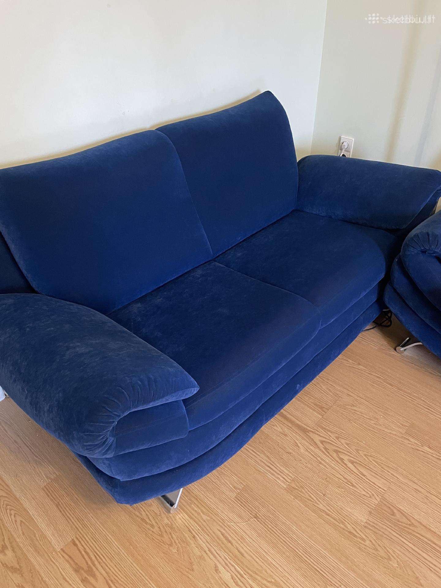 Dovanoju dvi sofas lovas