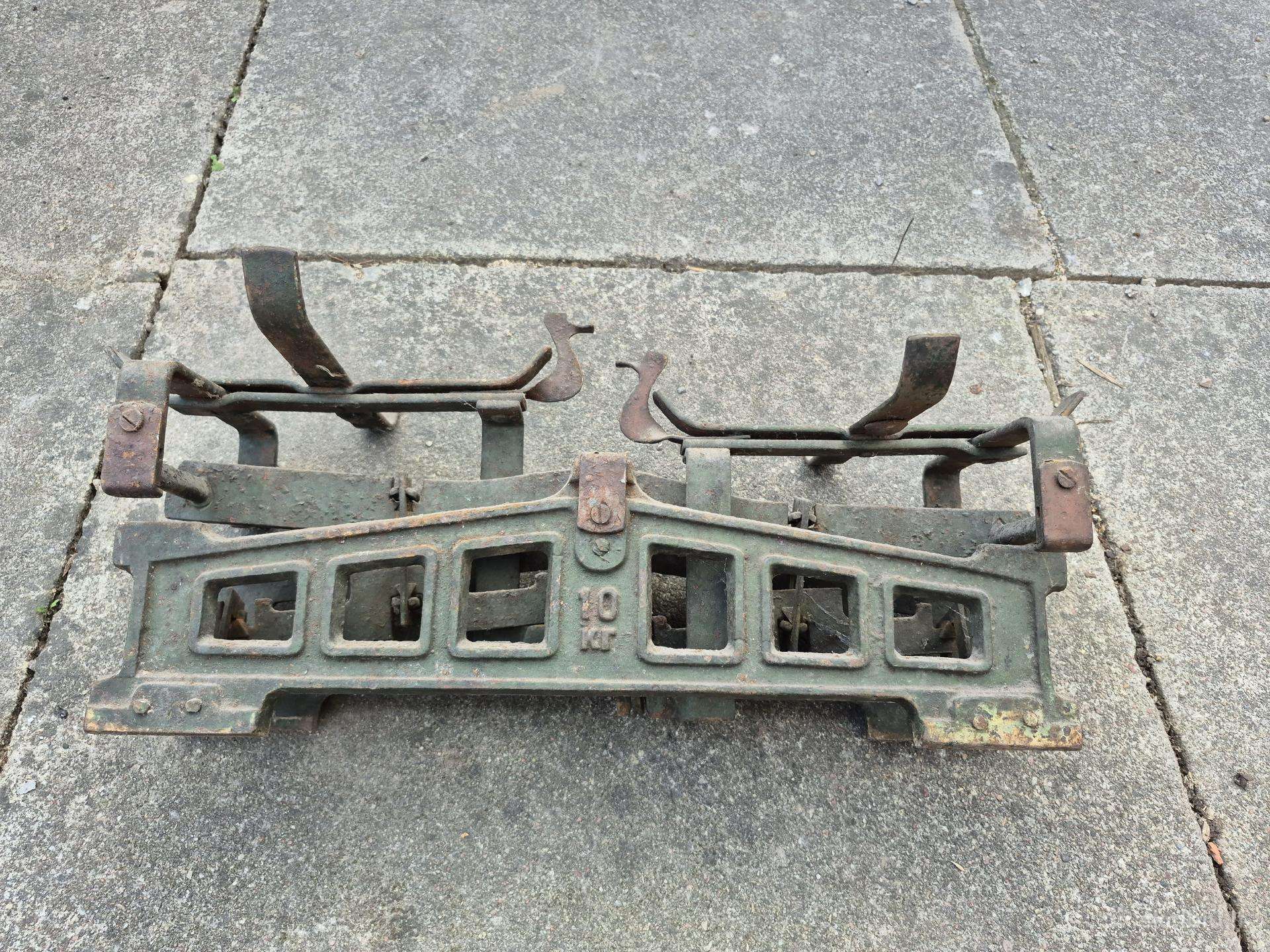 Parduodamos senovinės mechaninės svarstyklės