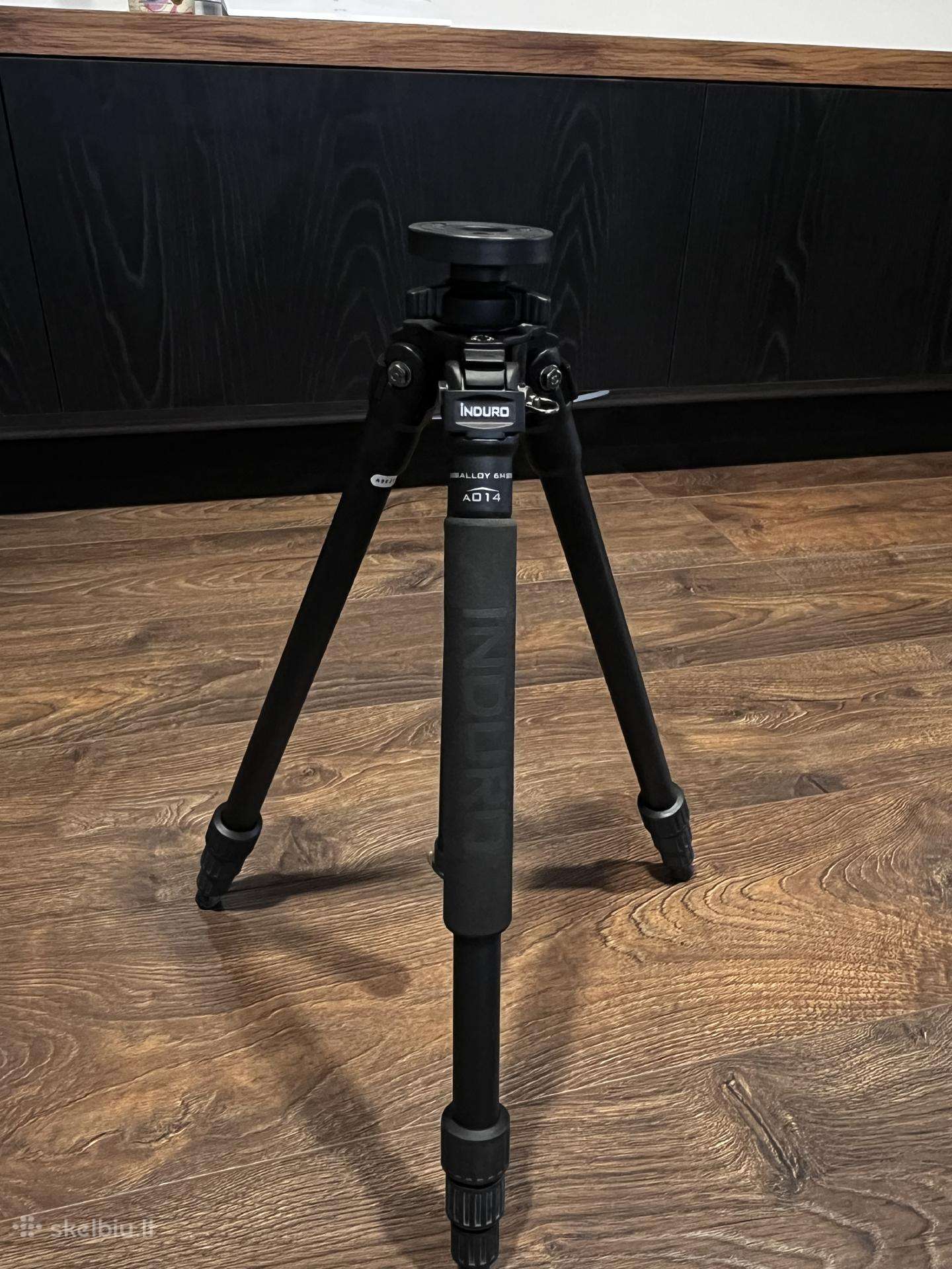 Trikojis stovas Induro A014 su Manfrotto 804 galva