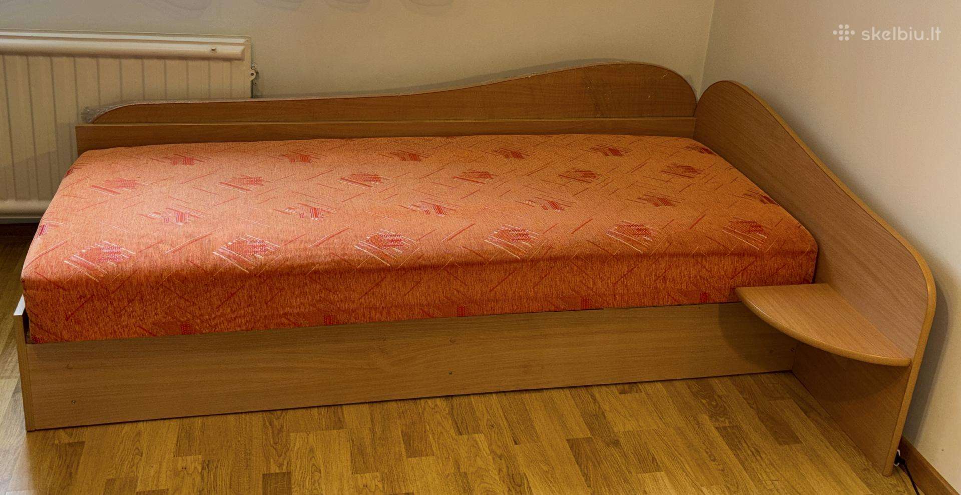 Viengulė lova tachta