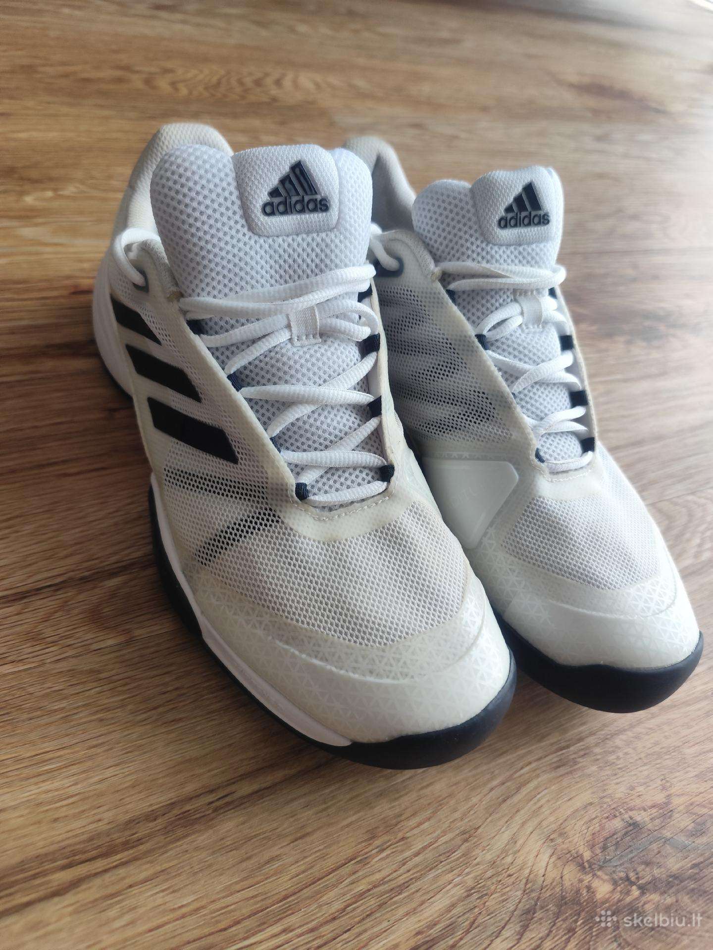 Teniso batai Adidas skirti kiliminei dangai