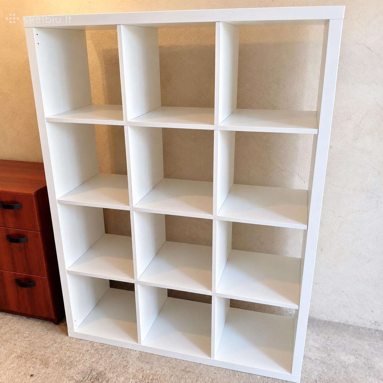 Ikea lentyna geram stovyje
