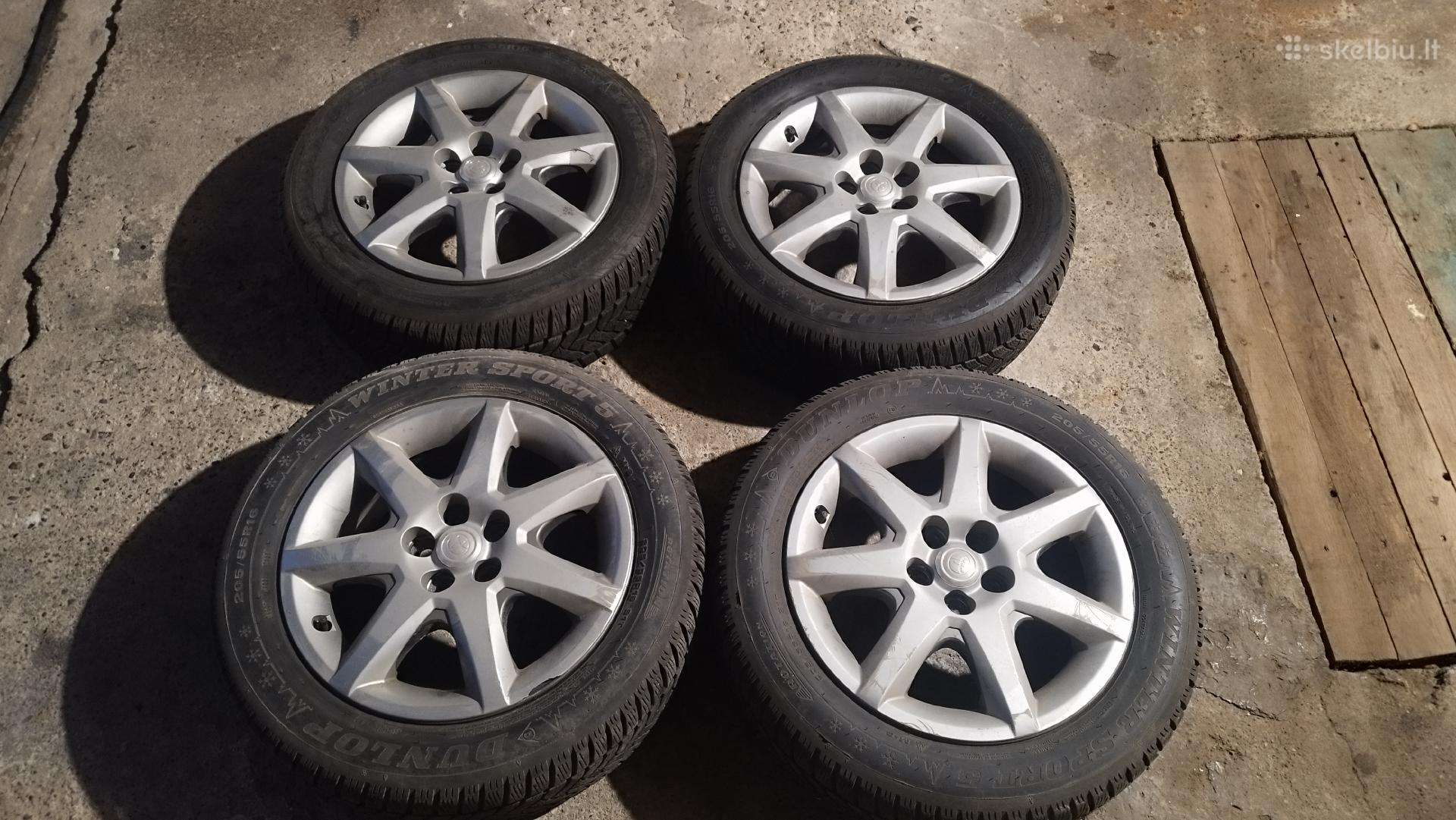 Toyota Prius ratlankiai su žieminėmis padangomis