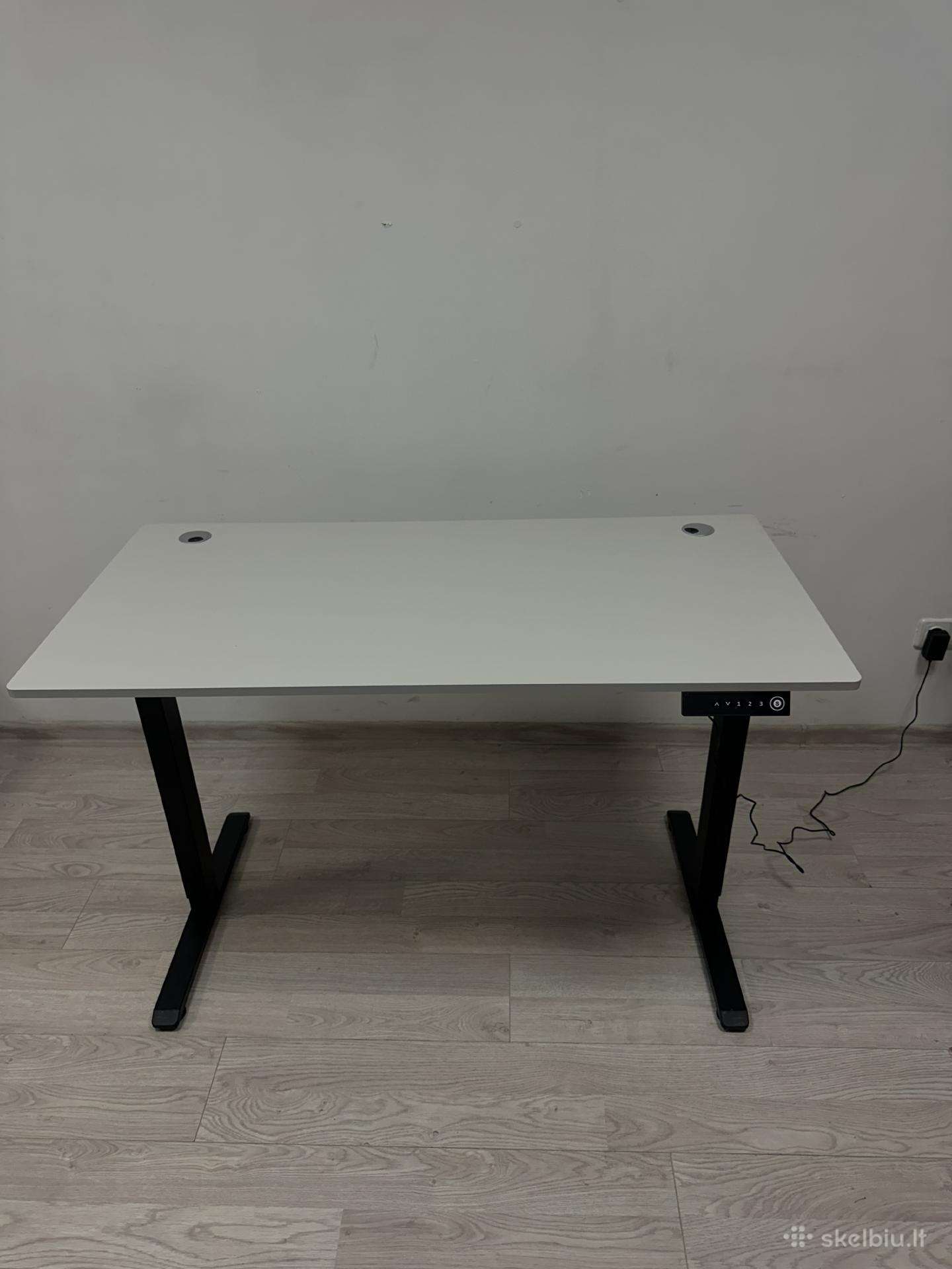 Elektrinis reguliuojamo aukščio stalas