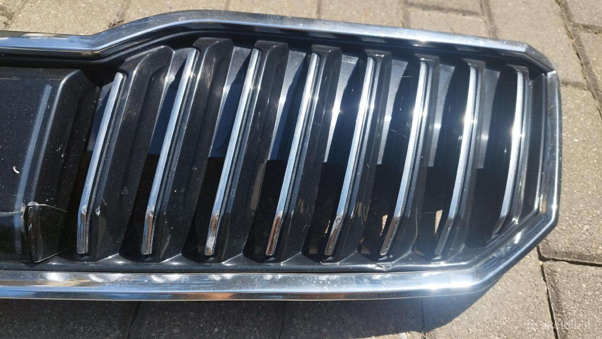 Skoda Superb 3 grotelės