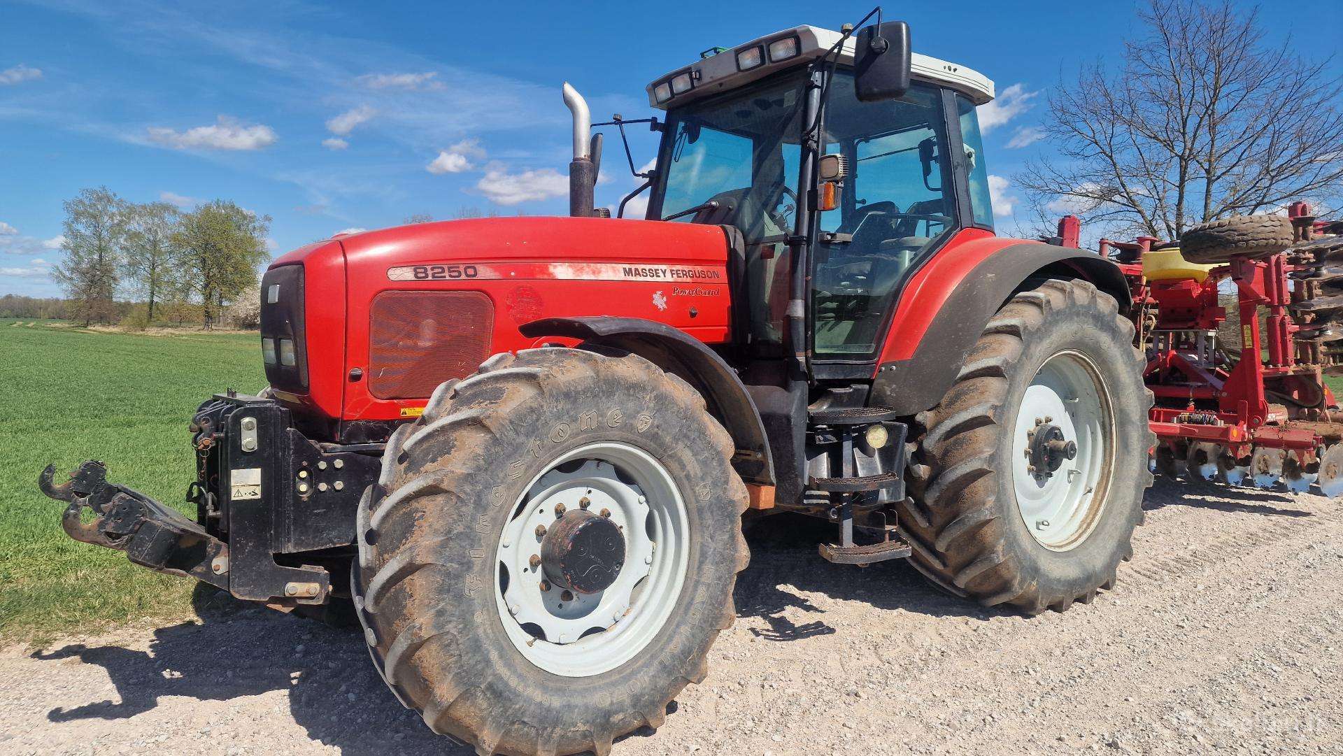 Massey Ferguson 8250