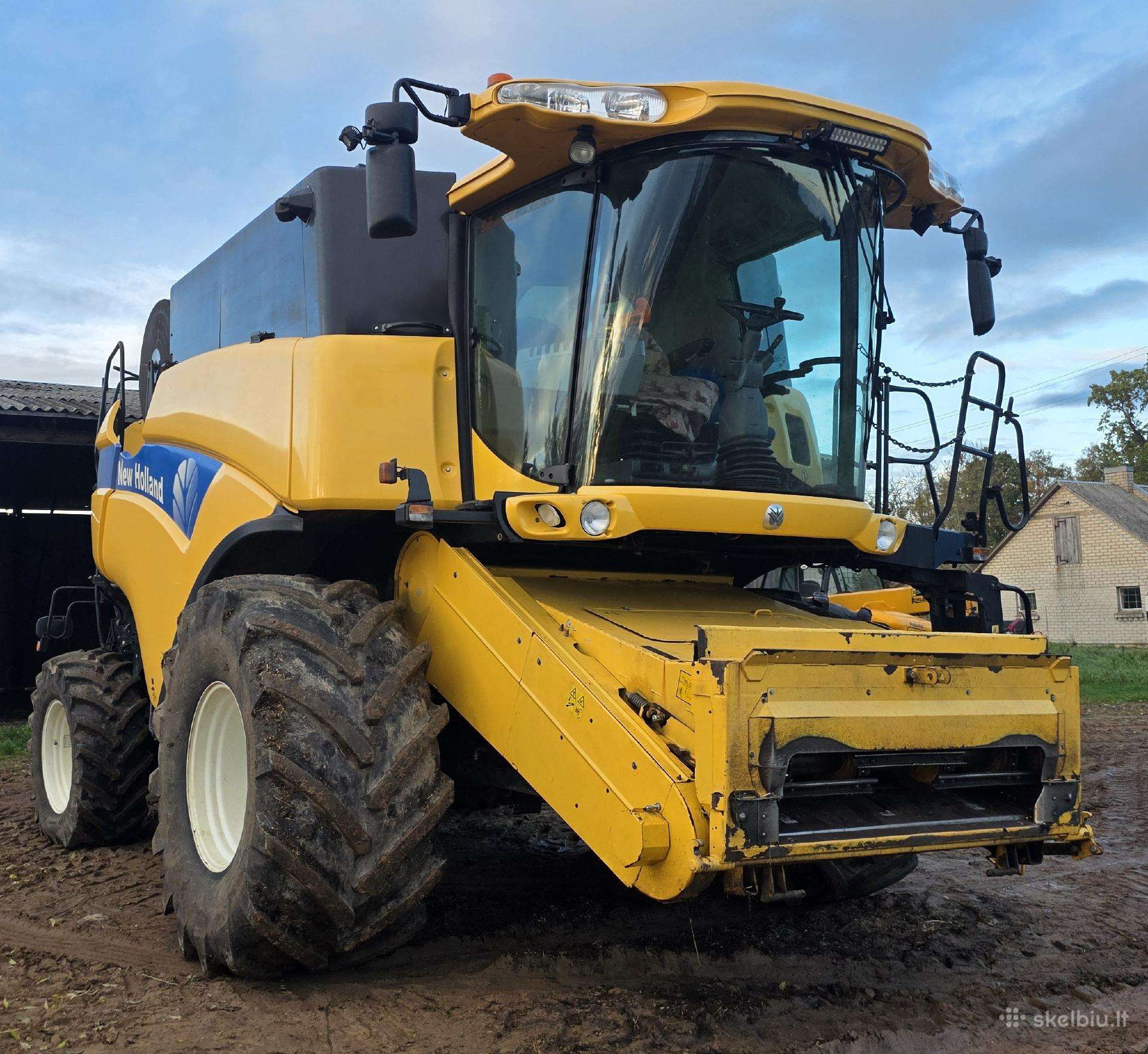 New Holland CX8070, combine harvesters