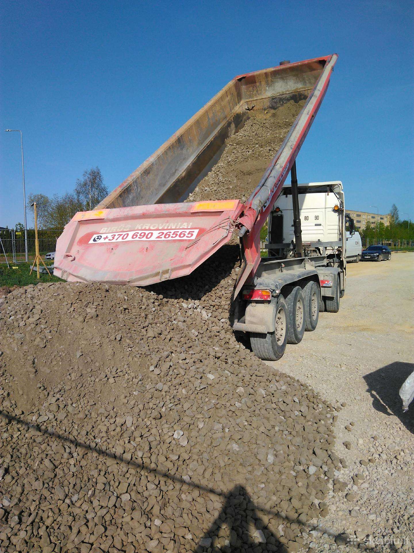 Birios medžiagos, statybinės technikos nuoma