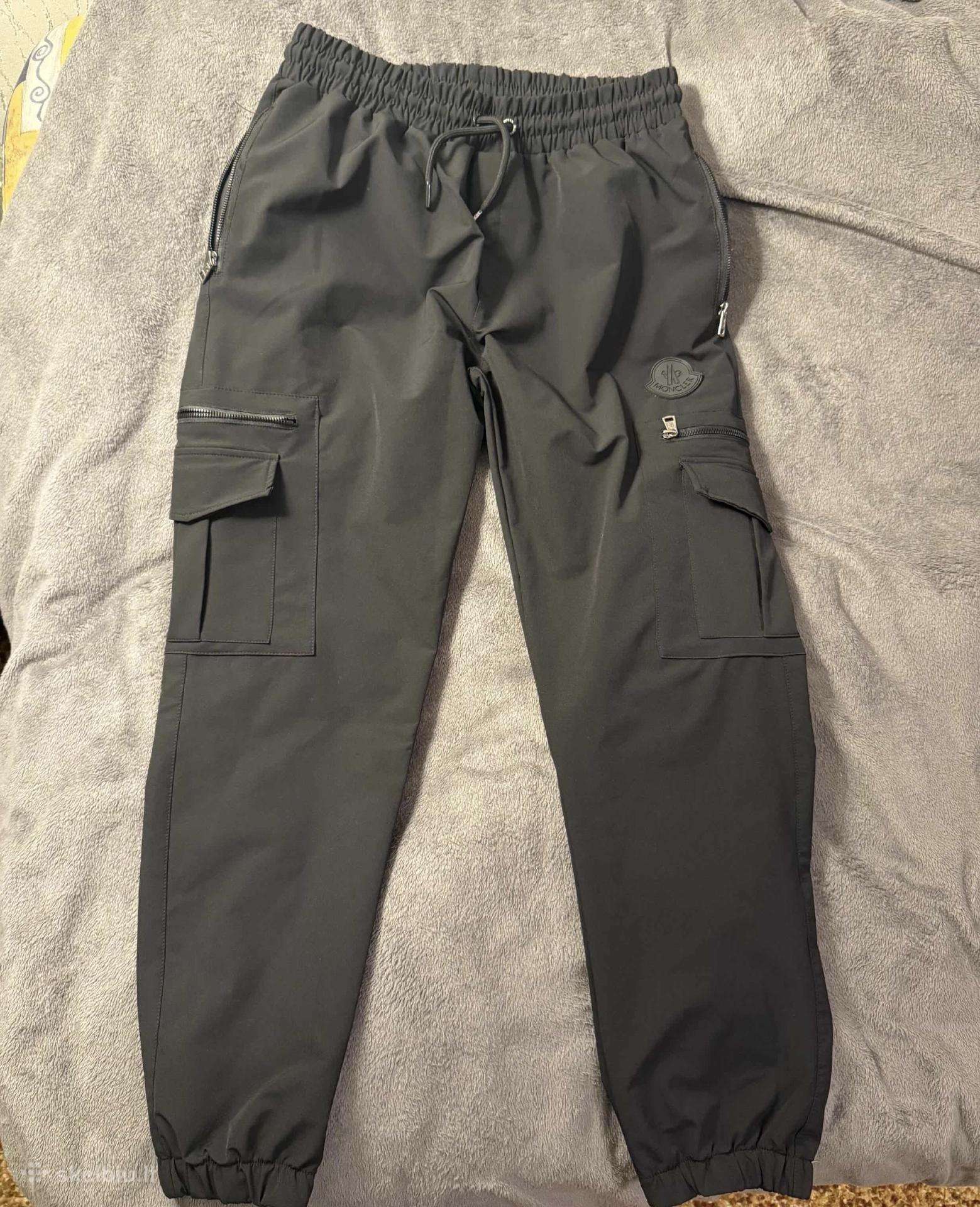 Moncler techninės kelnės, juodos,l, cargo, su vir