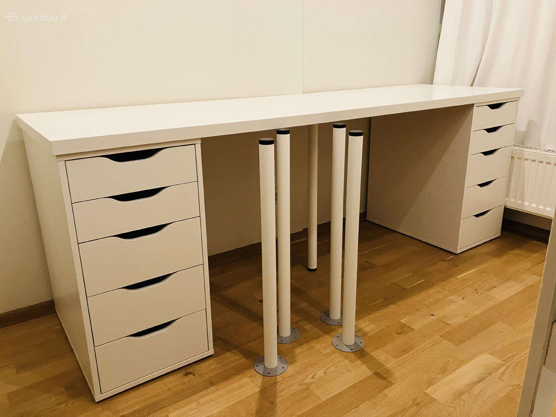Atiduodu Ikea stalą ir knygų spintą