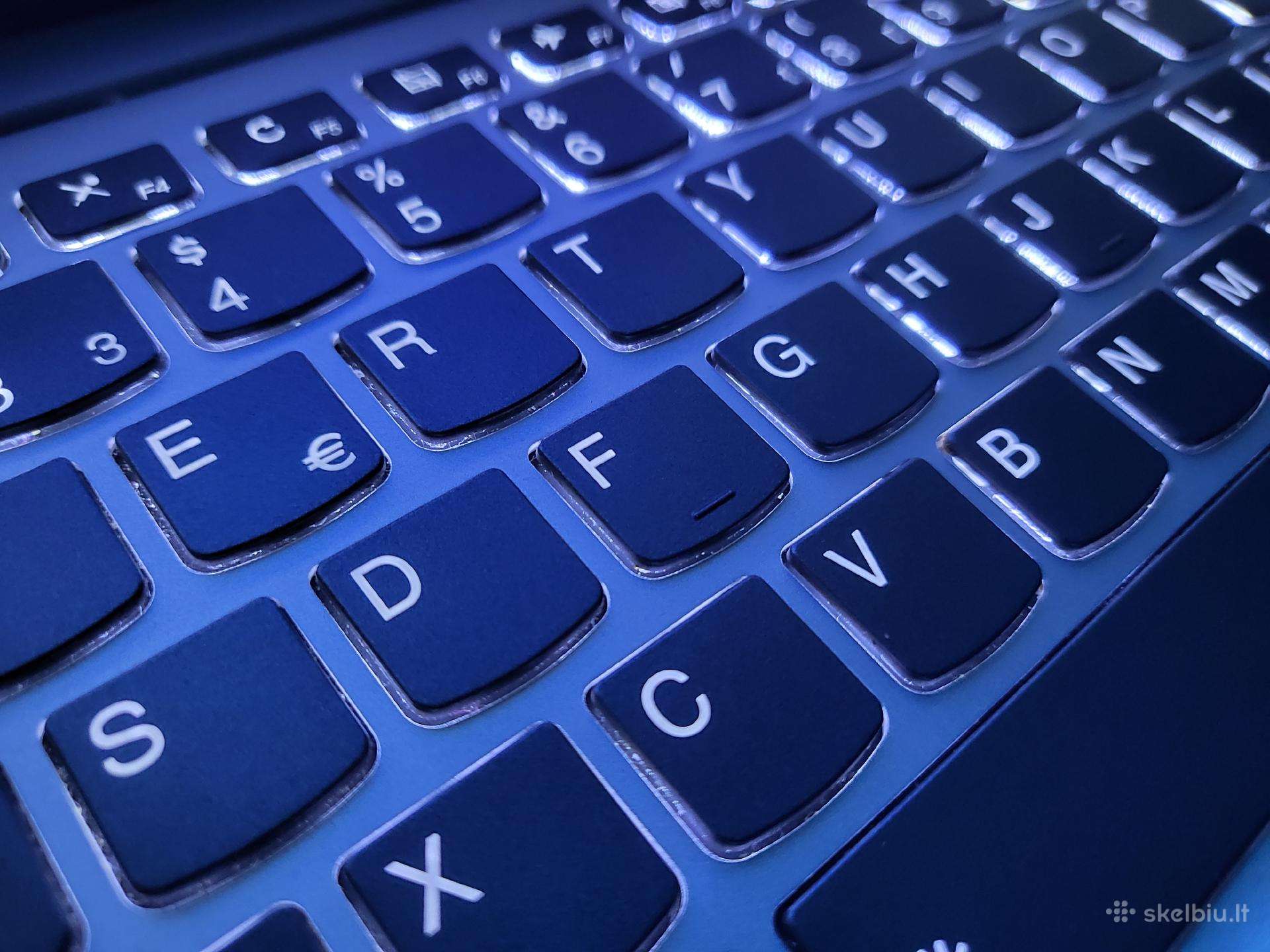 Lenovo Ultrabook 1,1kg / i7 8550 / 256 Nvme / Fhd
