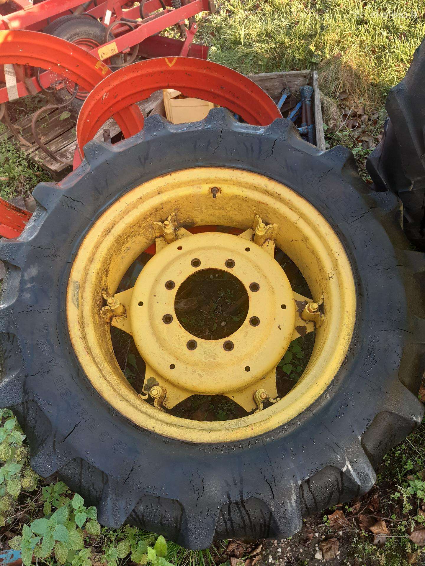 Ratlankiai Jhon Deere,ratai Internacional.