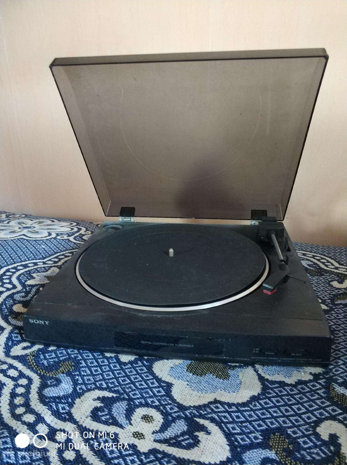 Plokštelių grotuvas, patefonas Sony.