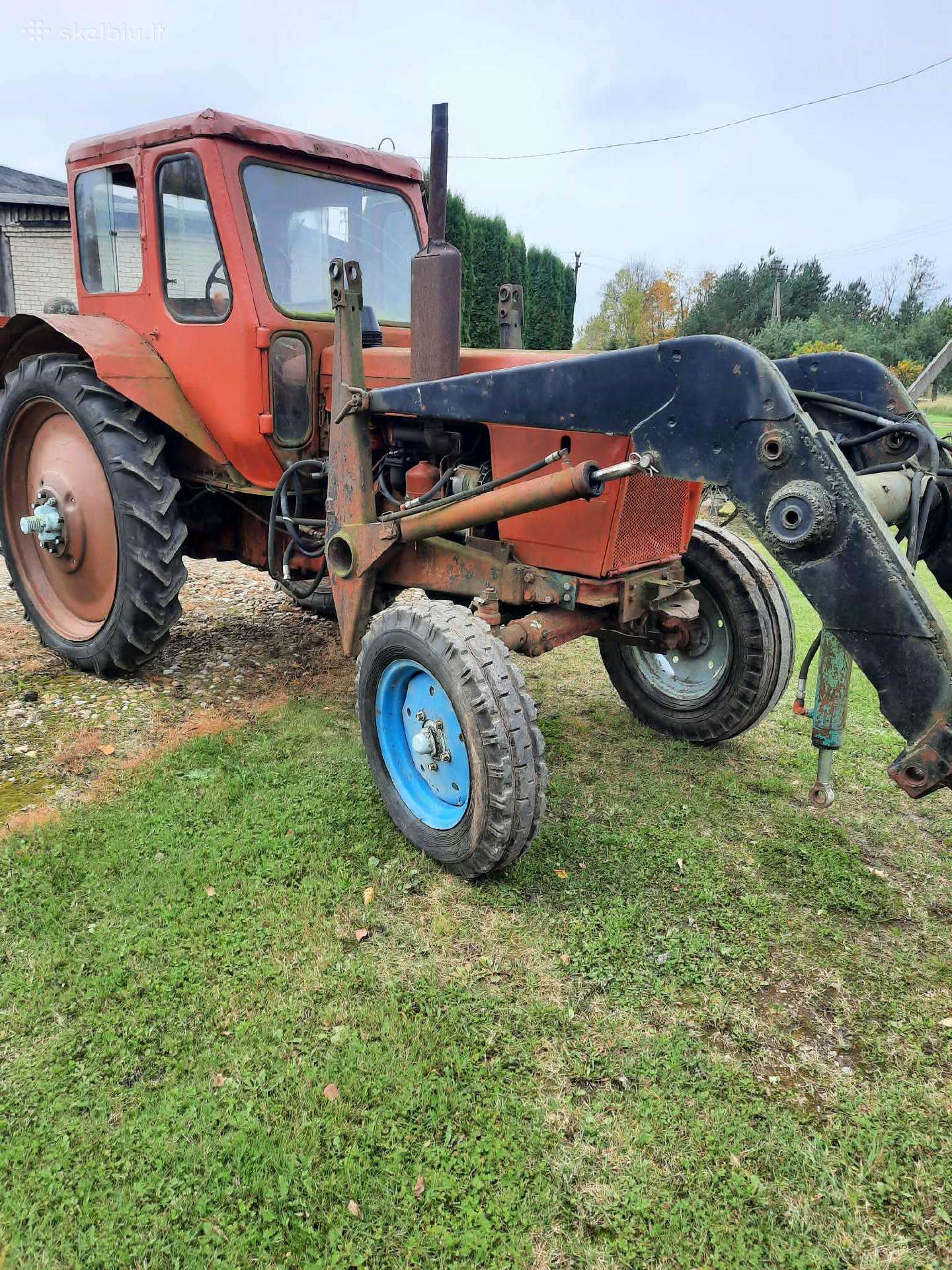 Mtz-50 su krautuvu dalimis