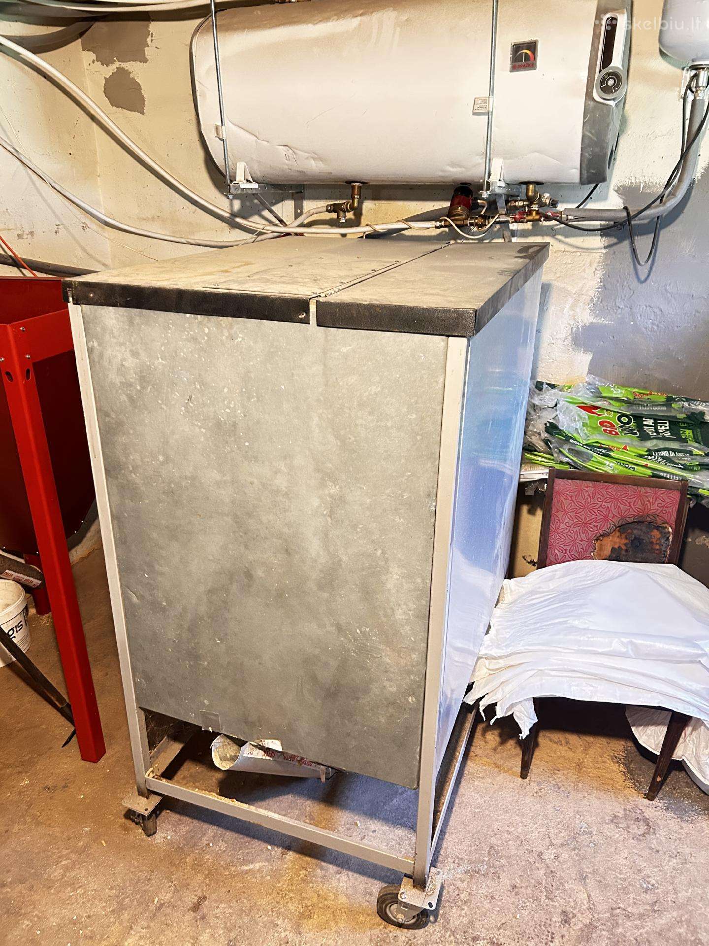 Parduodama granulių talpa,telpa apie 35/po15kg.